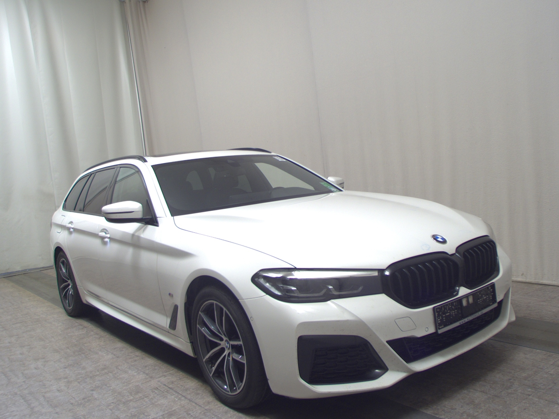BMW 520dA Touring M-Sport Leder LC Pro Pano HiFi Ahk 3