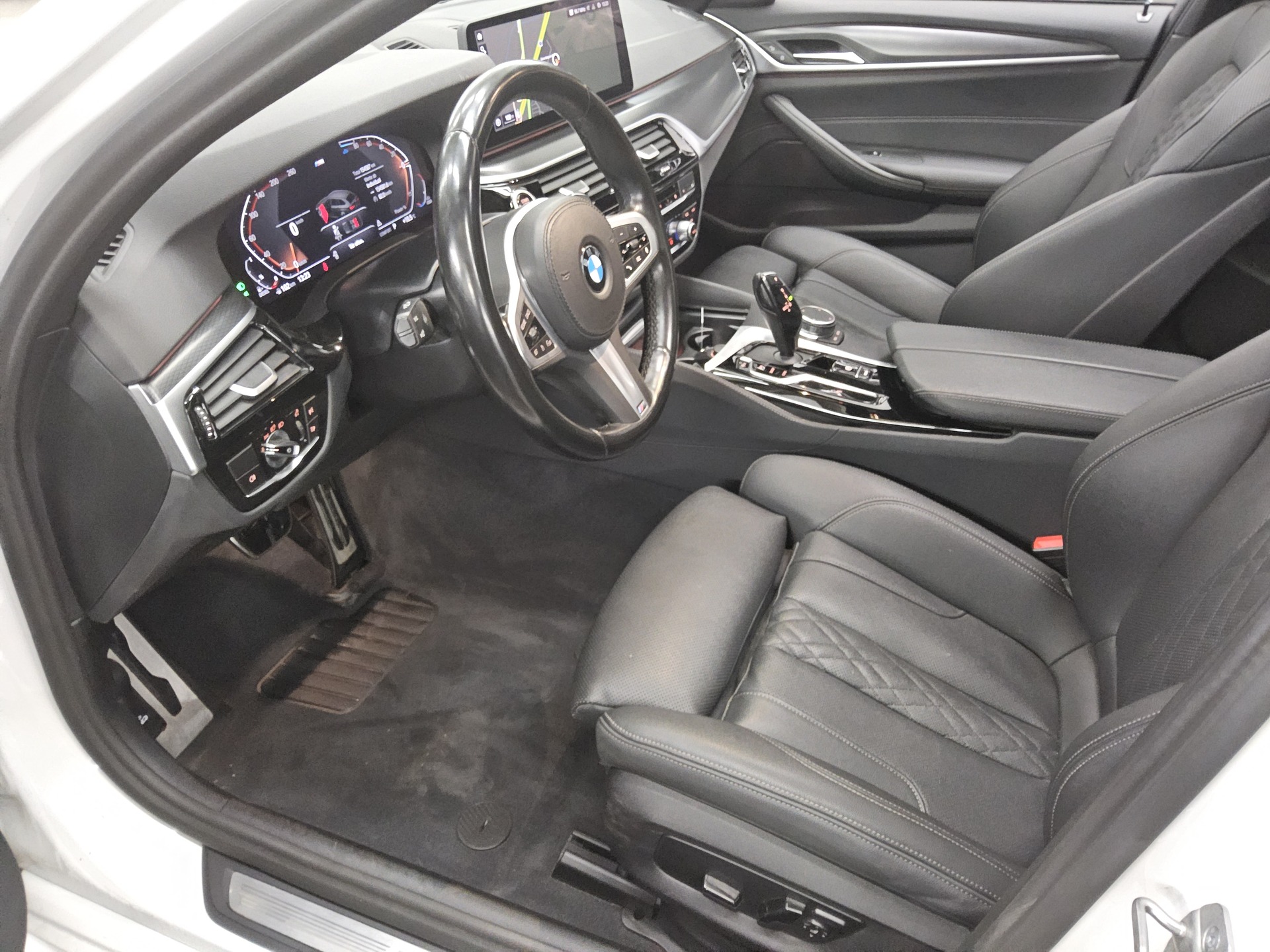 BMW 520dA Touring M-Sport Leder LC Pro Pano HiFi Ahk 8