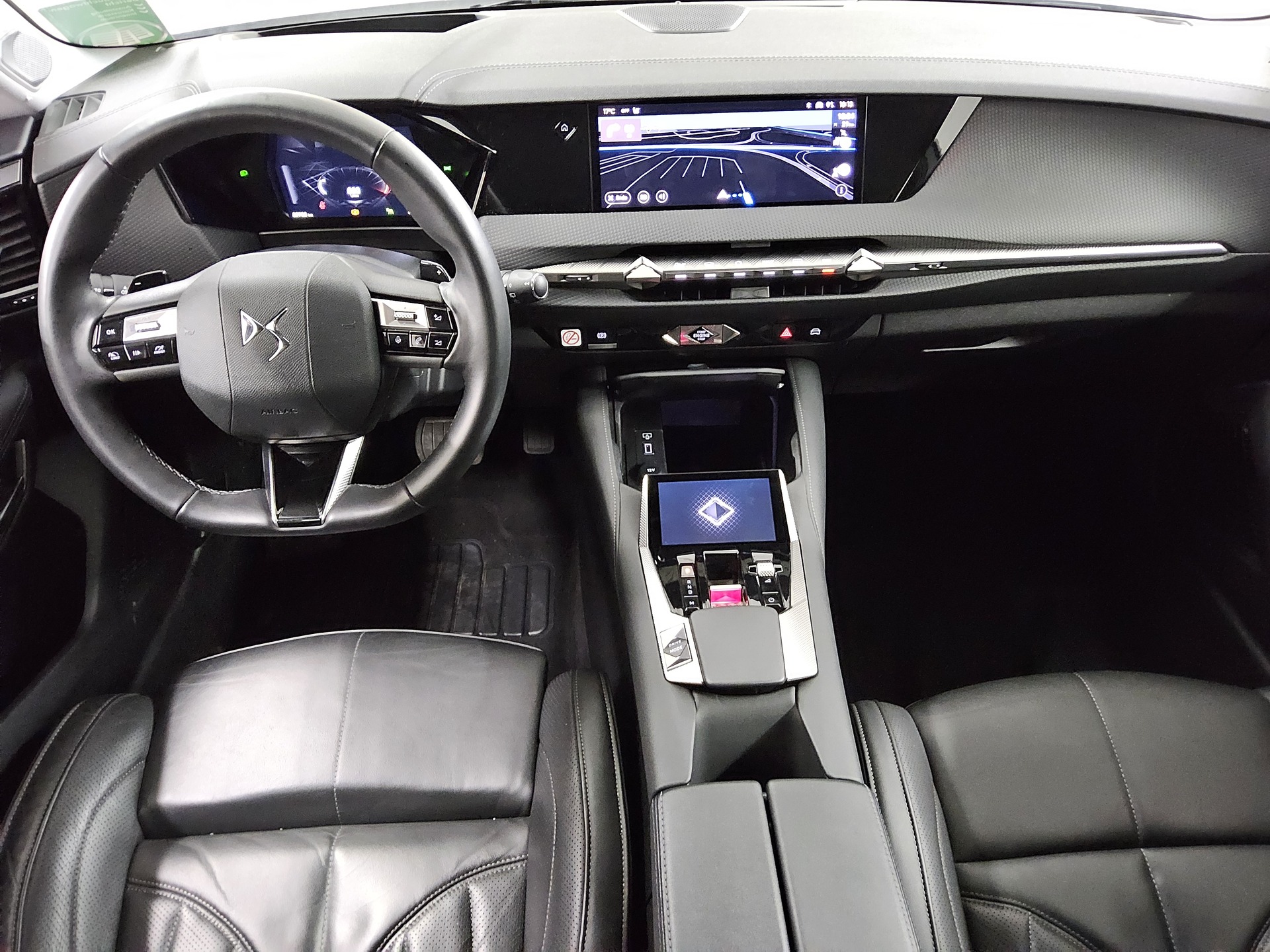 DS DS4 1.5 BlueHDI Cross Rivoli Navi LED HuD Focal 5