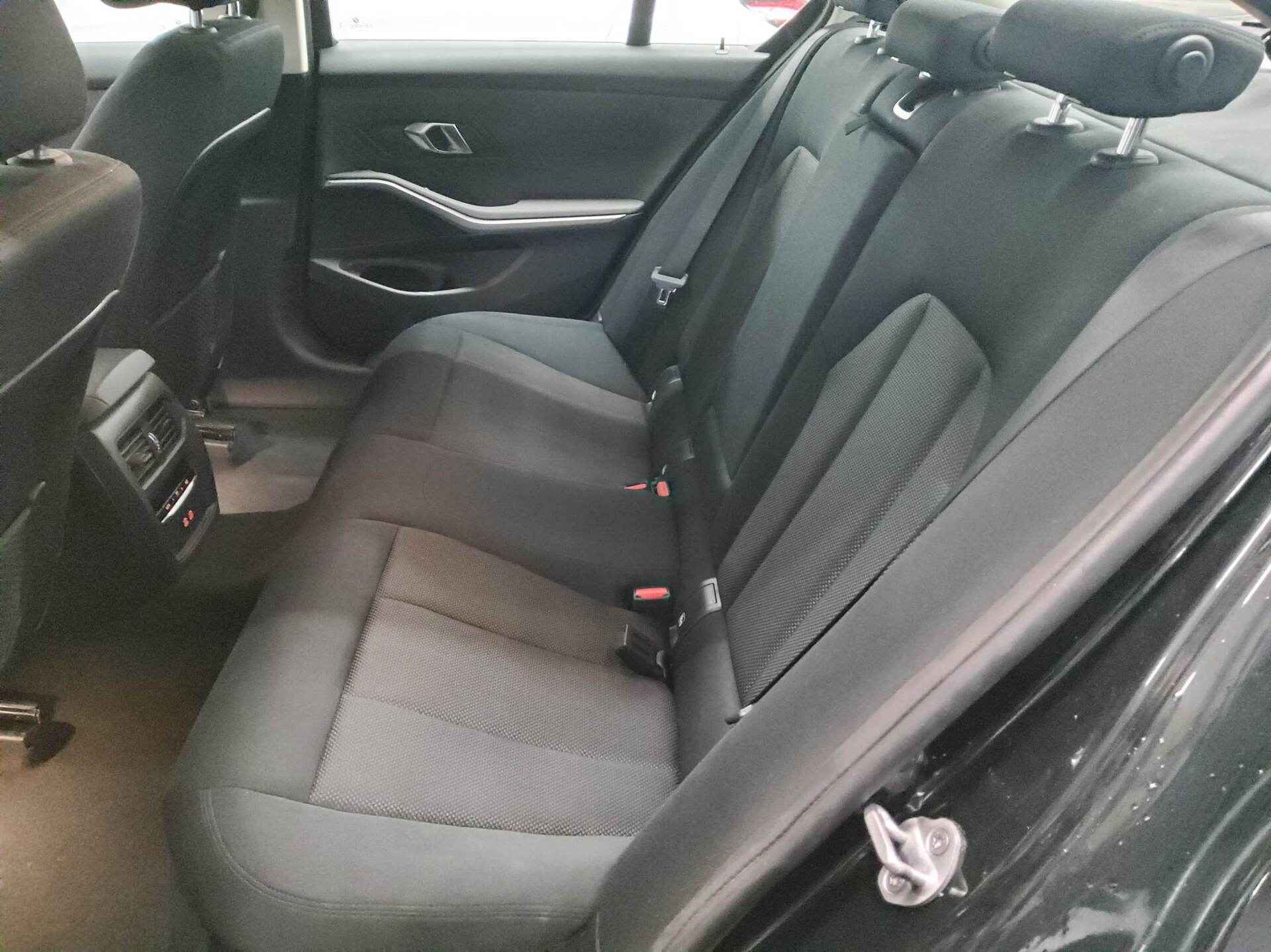 BMW 320dA Advantage Navi LC LED SHZ 13