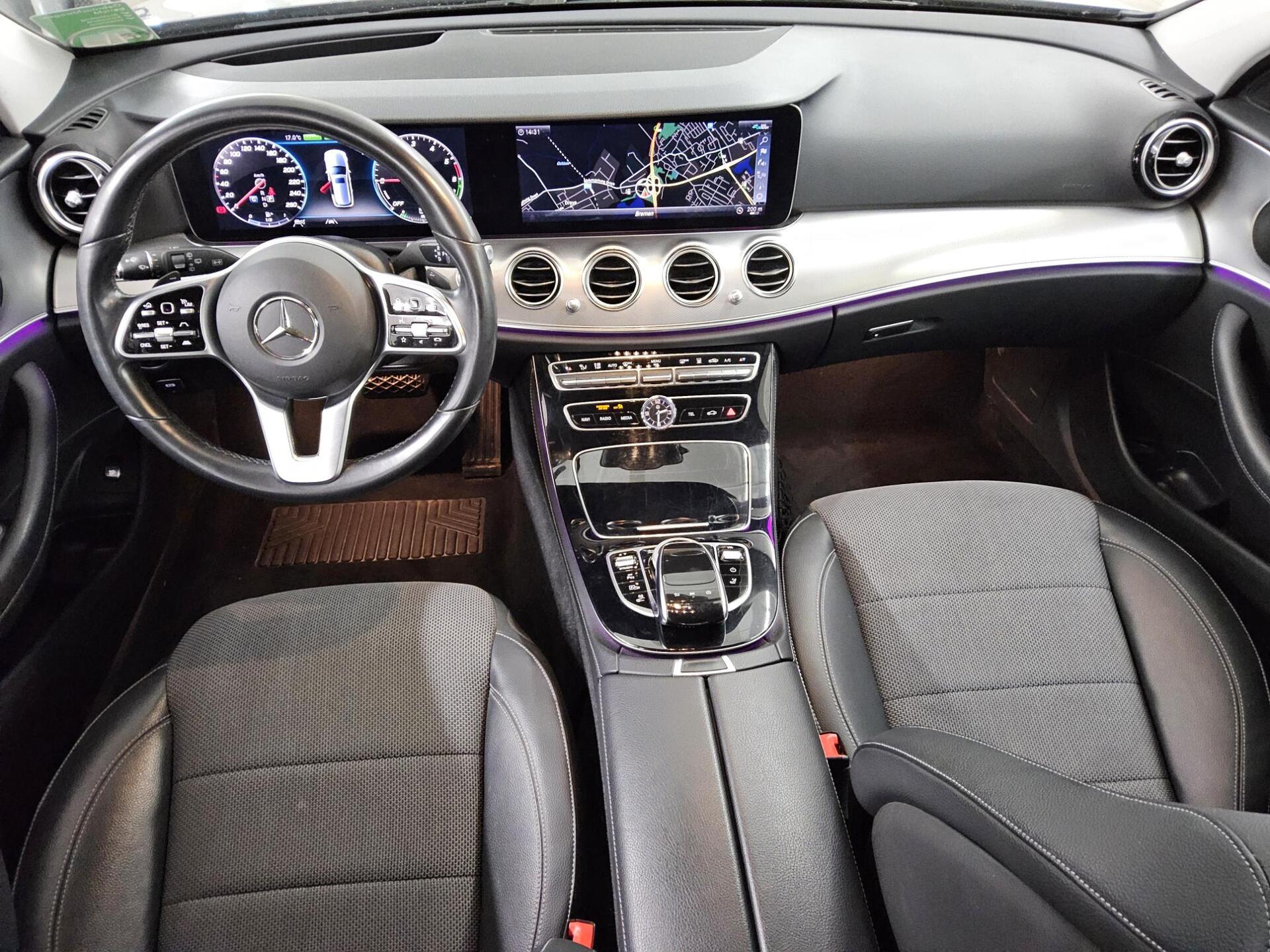 Mercedes-Benz E 300 T de Avantgarde Navi LED Widescrn RFK PDC 5