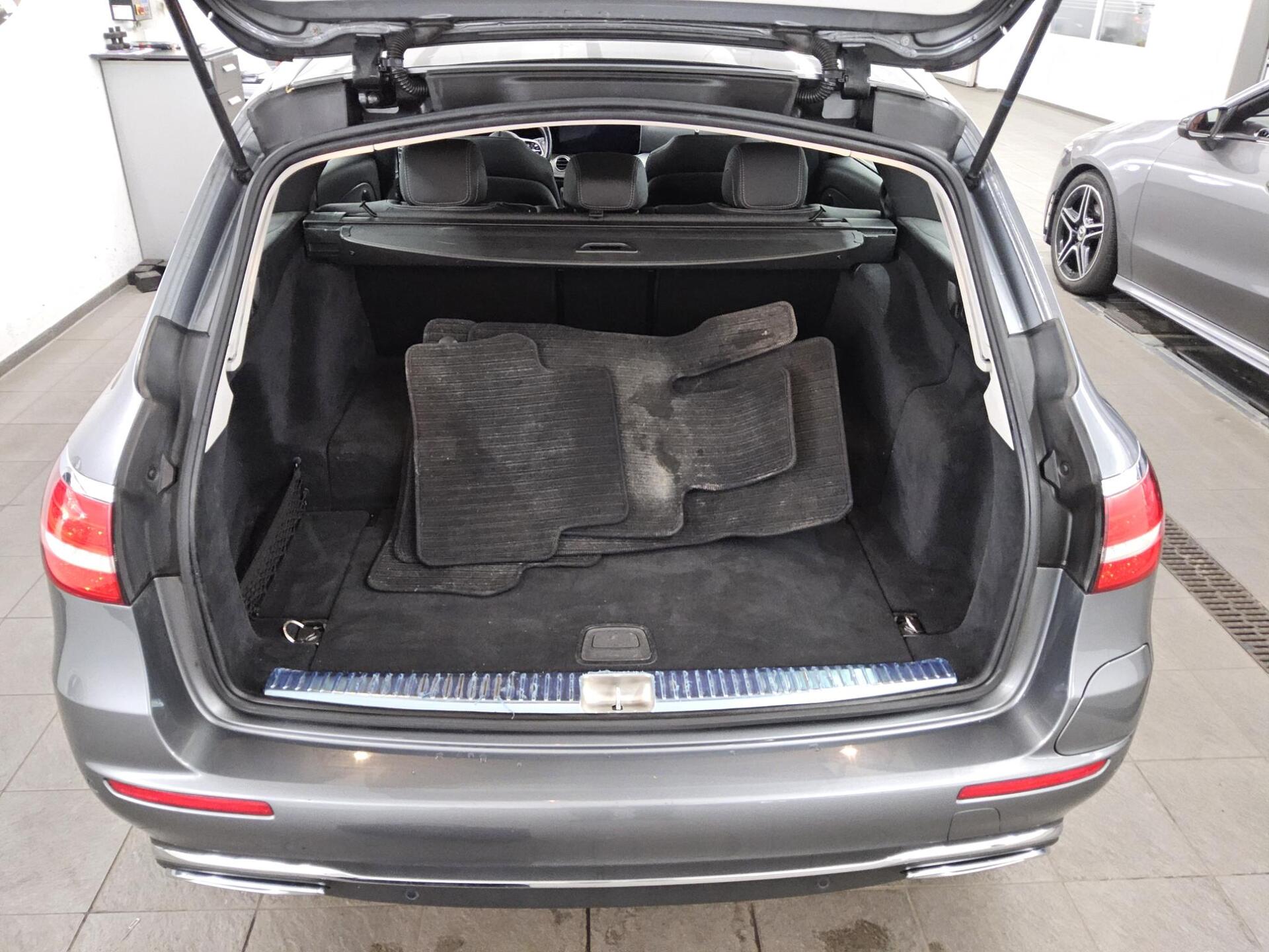 Mercedes-Benz E 300 T de Avantgarde Navi LED Widescrn RFK PDC 12