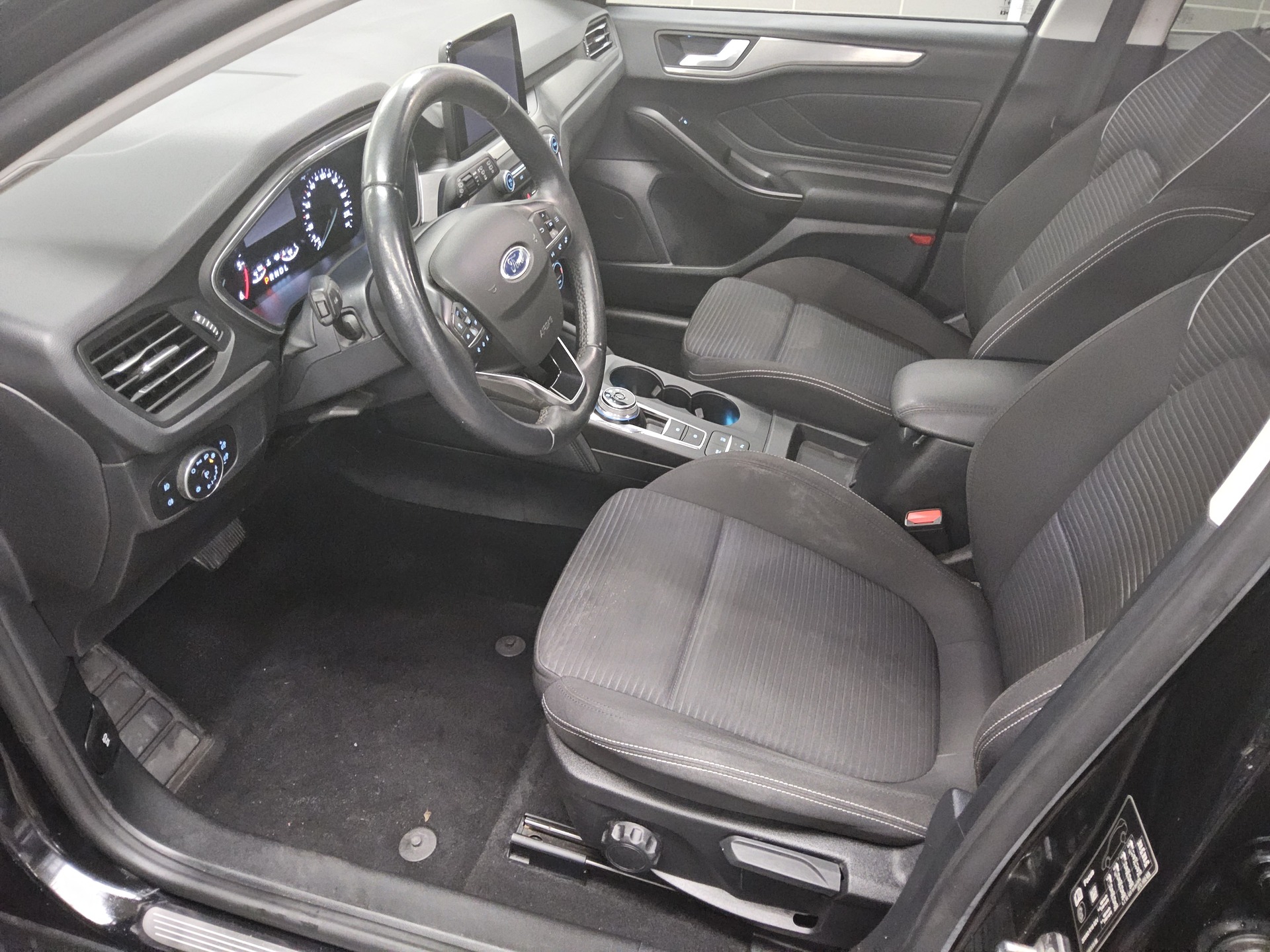 Ford Focus Turnier 2.0 EB Titanium Navi LED RFK AHK 8