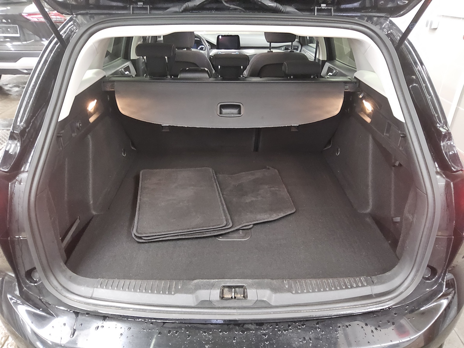 Ford Focus Turnier 2.0 EB Titanium Navi LED RFK AHK 11