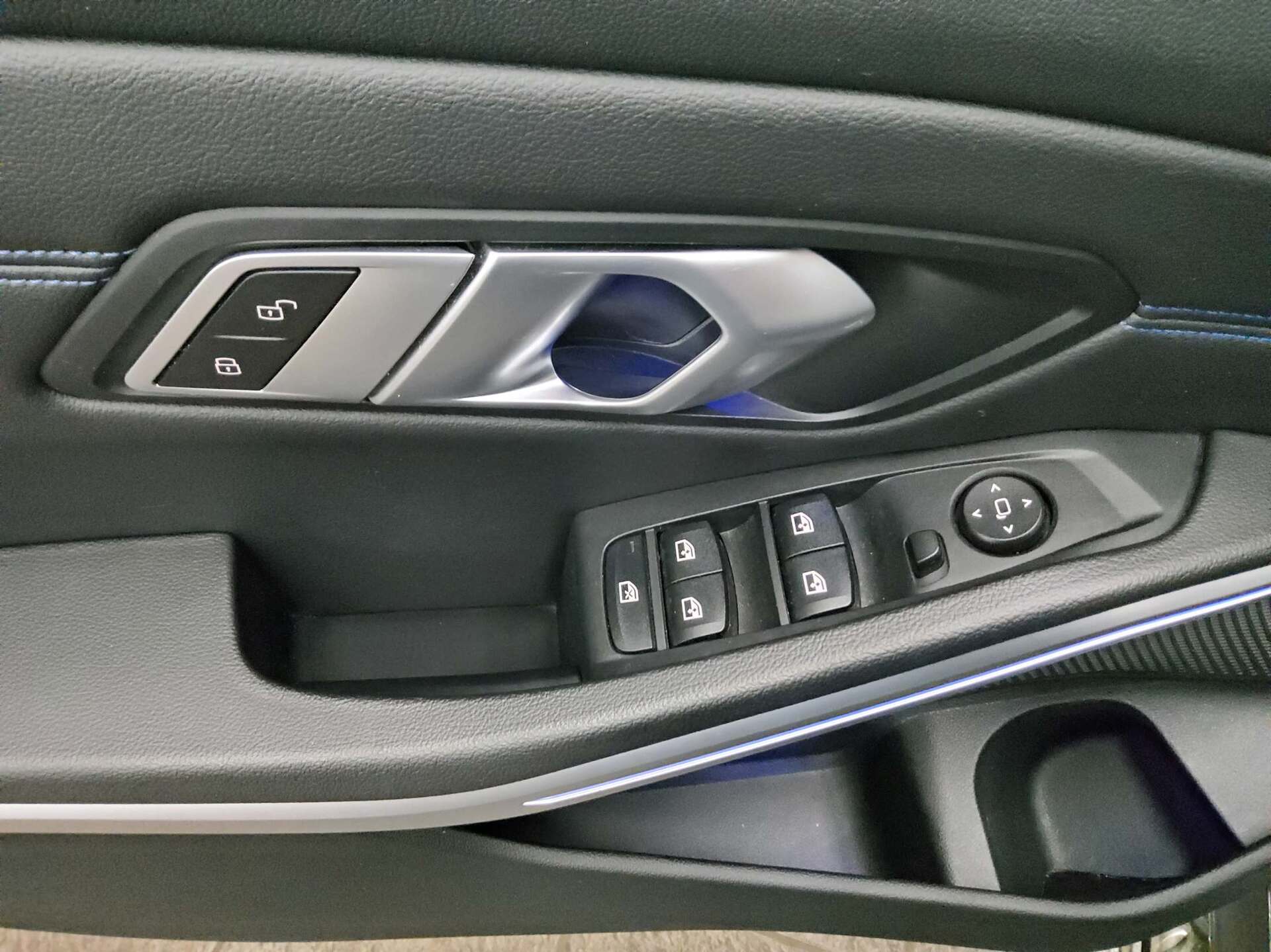 BMW 320dA Lim. M-Sport Navi LED AHK HiFi LC Pro 10