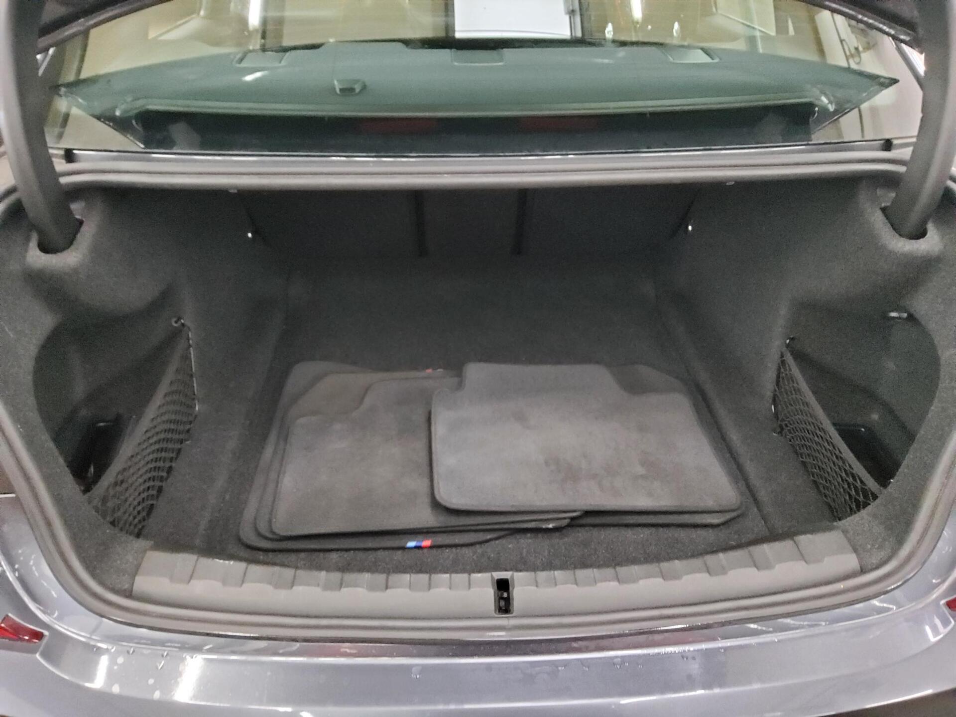 BMW 320dA Lim. M-Sport Navi LED AHK HiFi LC Pro 13