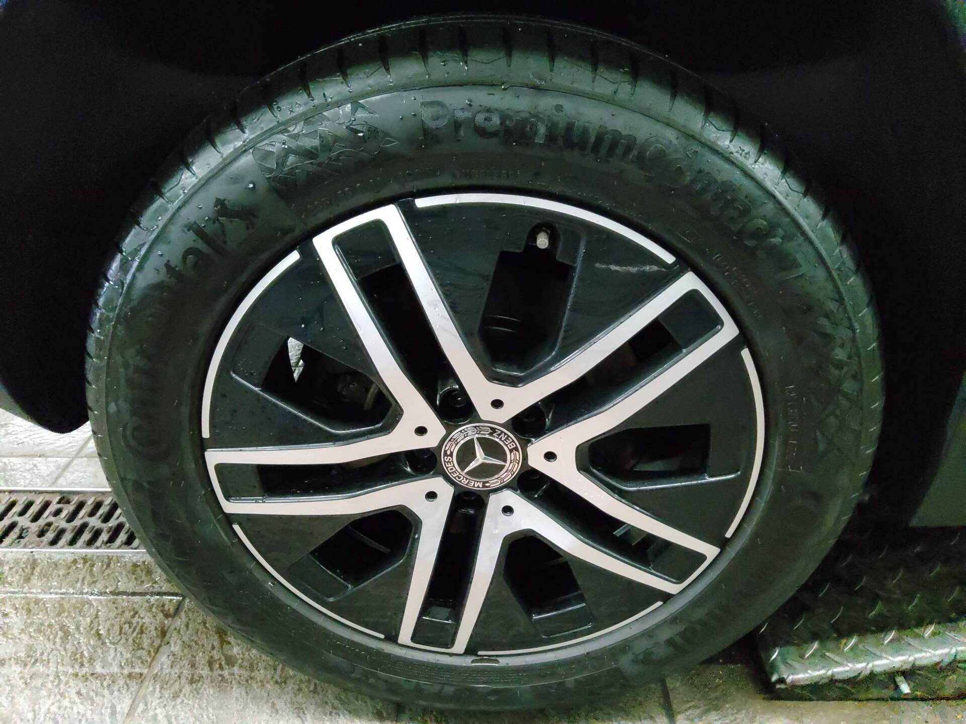 Mercedes-Benz GLA 220 d Progressive T-Leder Navi LED RKF AHK 11