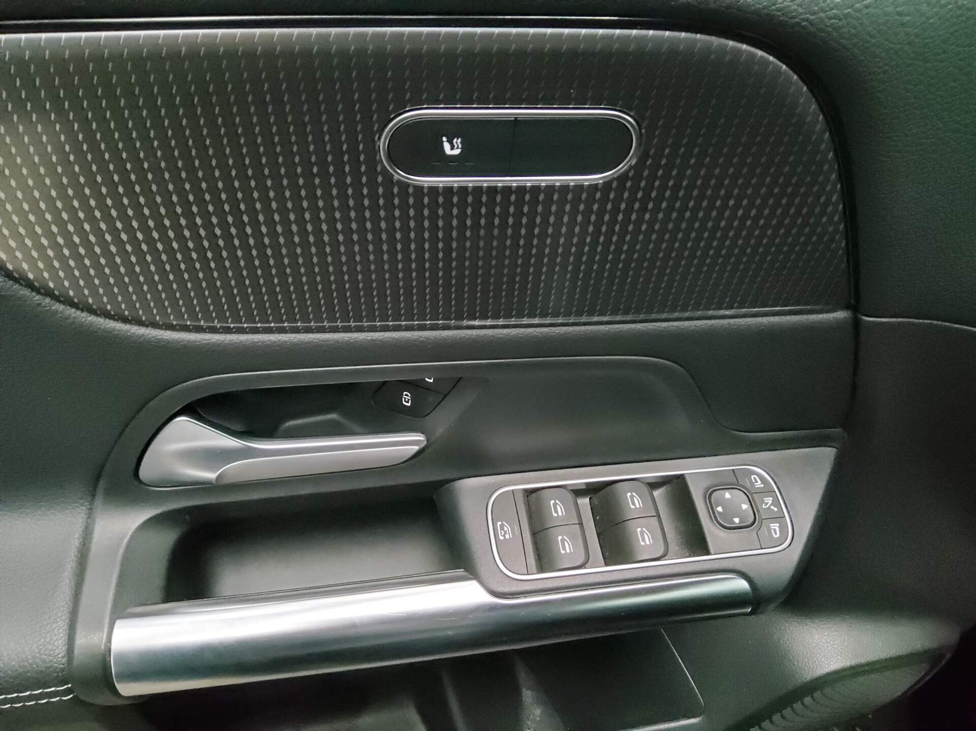 Mercedes-Benz GLA 220 d Progressive T-Leder Navi LED RKF AHK 10