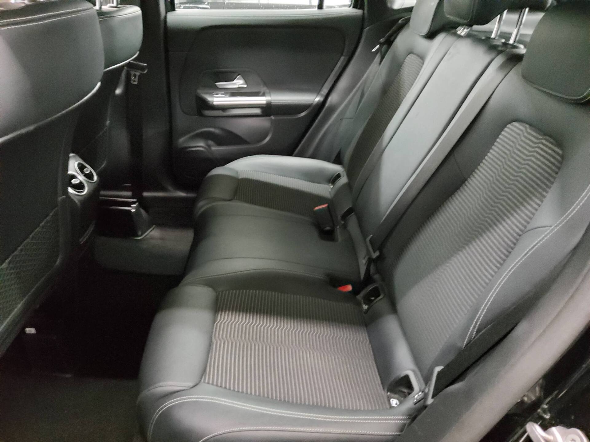 Mercedes-Benz GLA 220 d Progressive T-Leder Navi LED RKF AHK 13