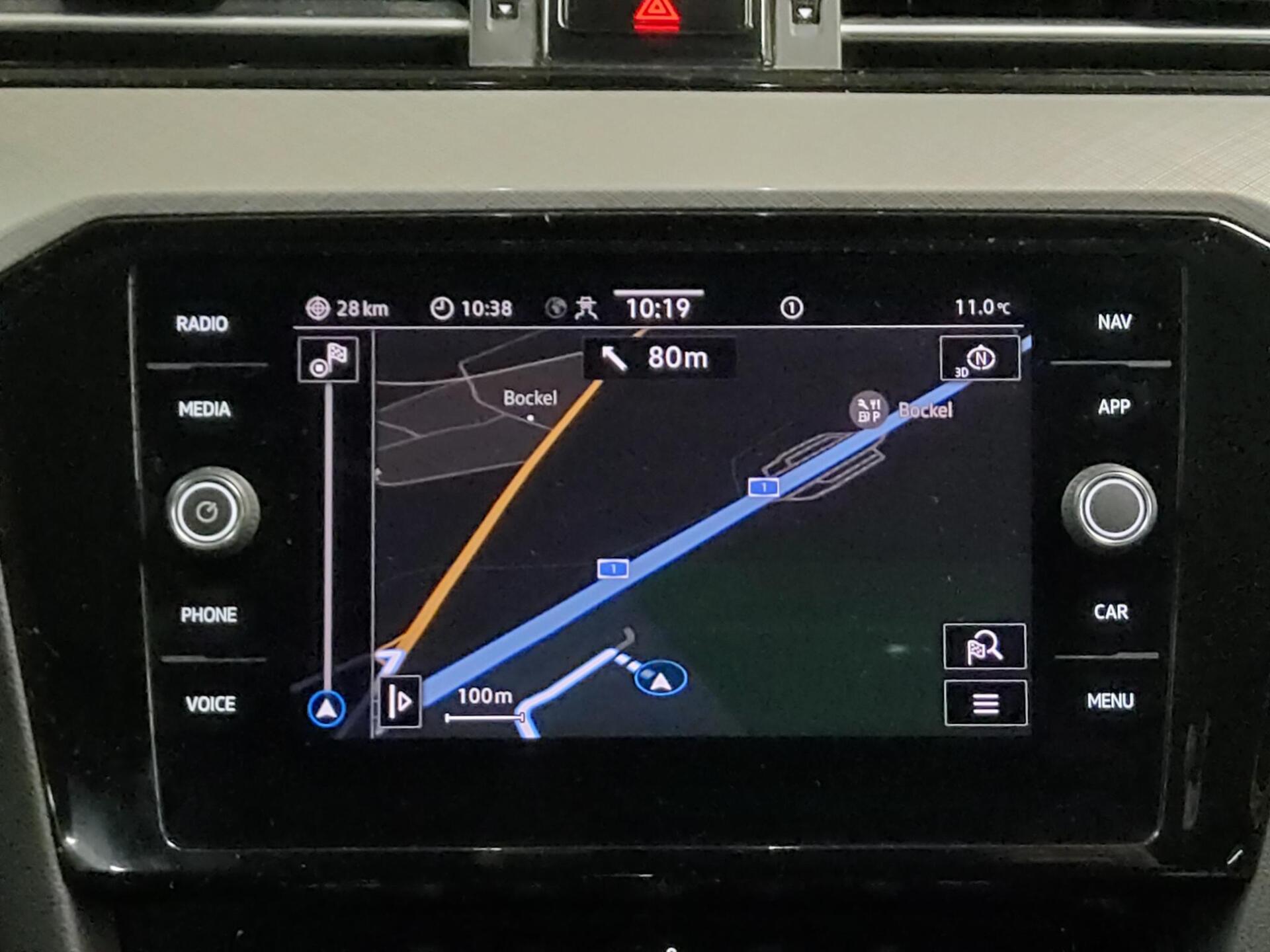 Volkswagen Passat Var. 2.0 TDI Business Navi LED AHK ACC 7