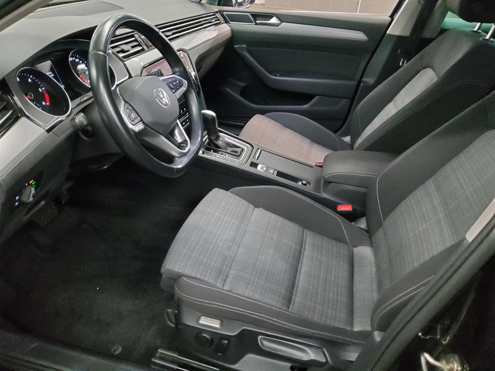 Volkswagen Passat Var. 2.0 TDI Business Navi LED AHK ACC 8