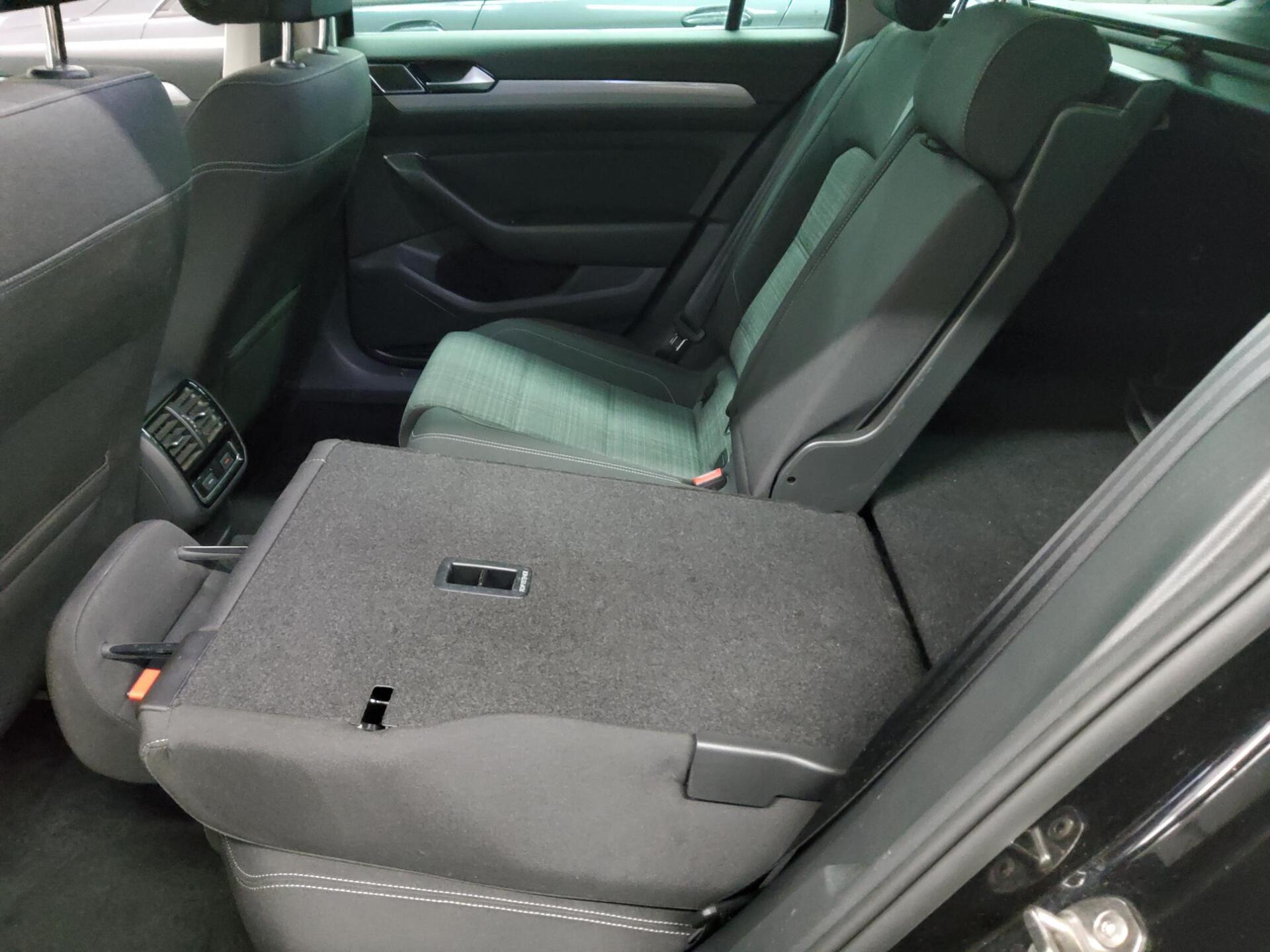 Volkswagen Passat Var. 2.0 TDI Business Navi LED AHK ACC 12