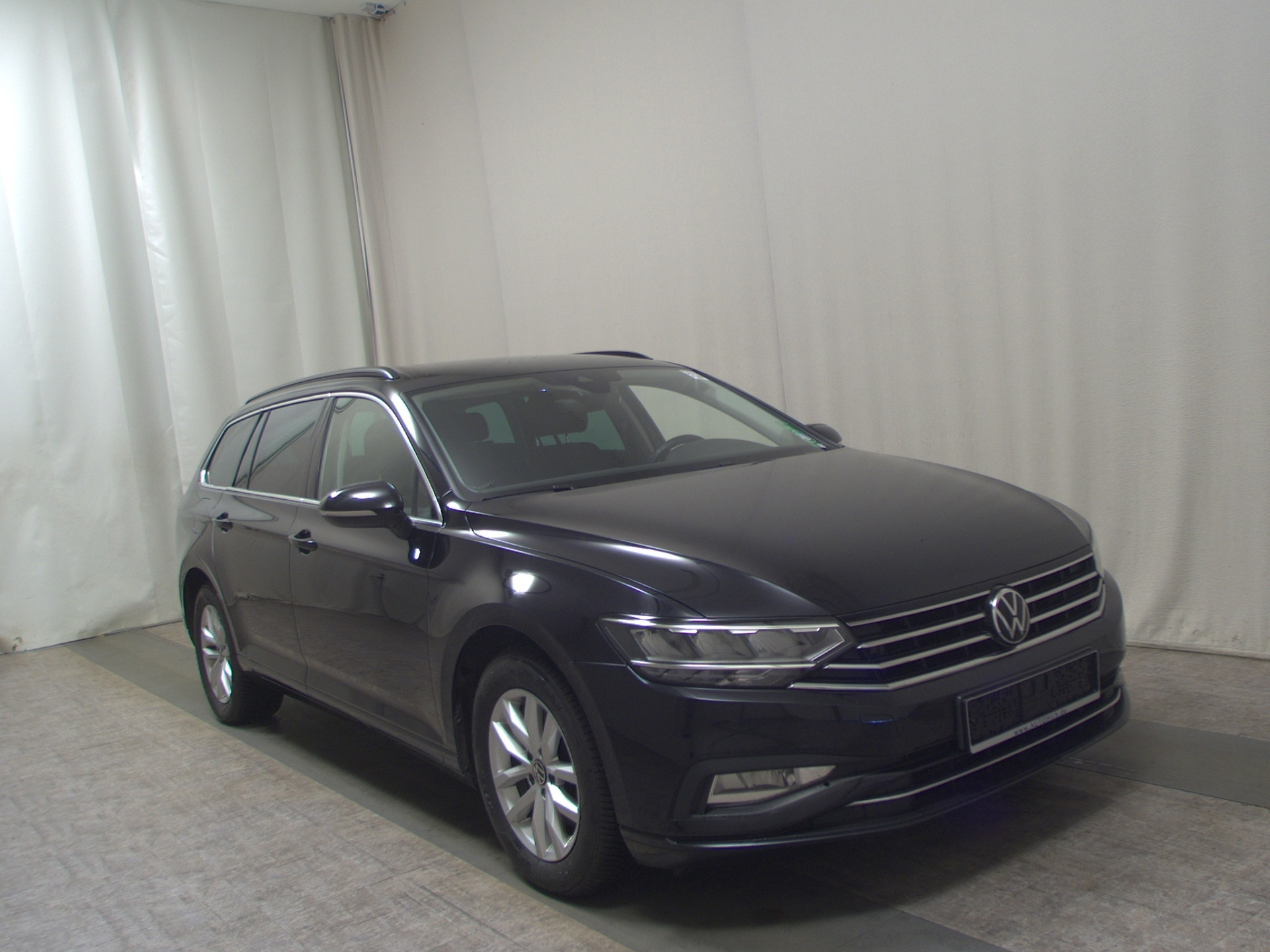 Volkswagen Passat Var. 2.0 TDI Business Navi LED AHK ACC 3