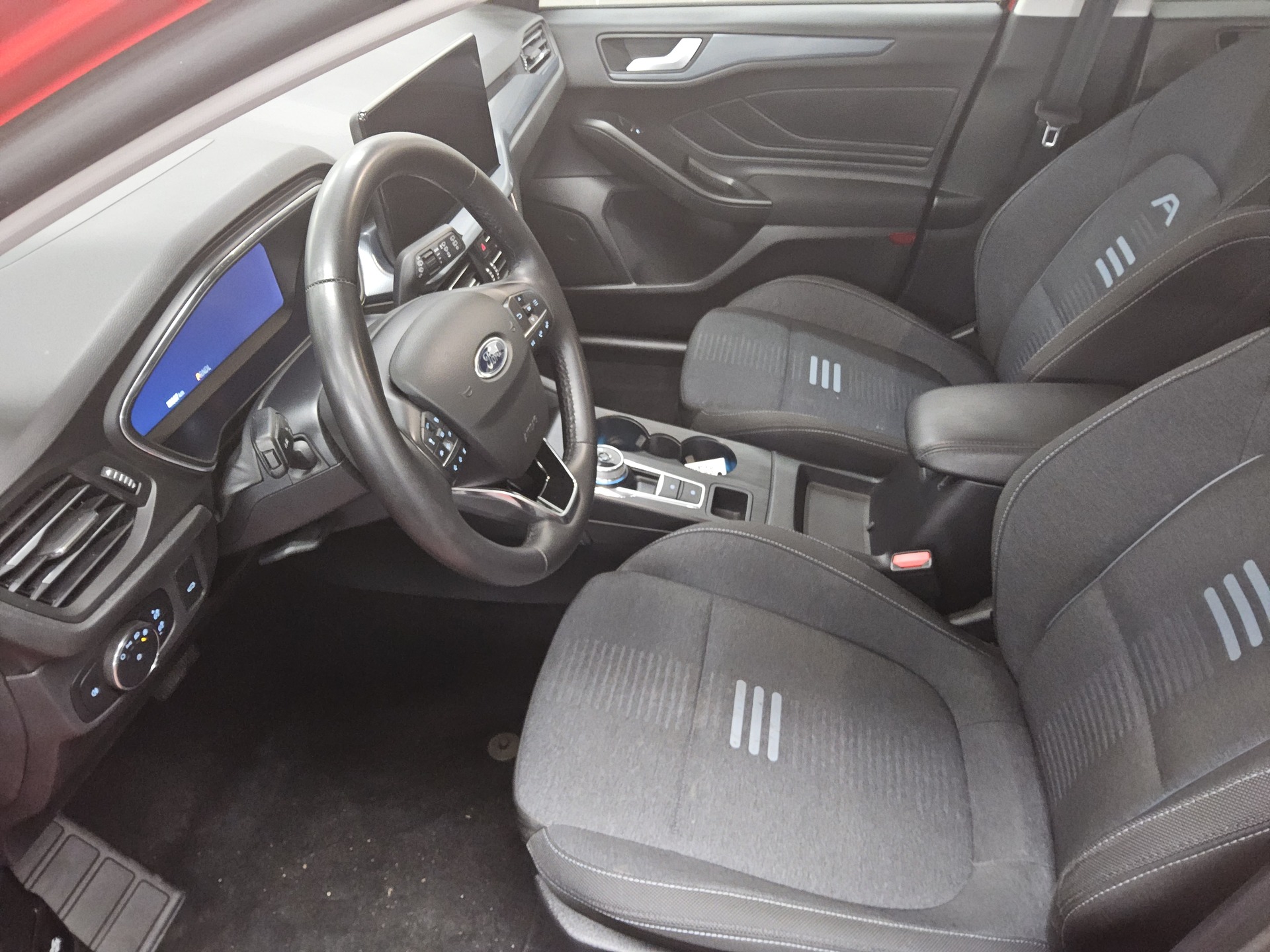 Ford Focus Turnier 1.5 EB Active Navi LED HuD B&O 9