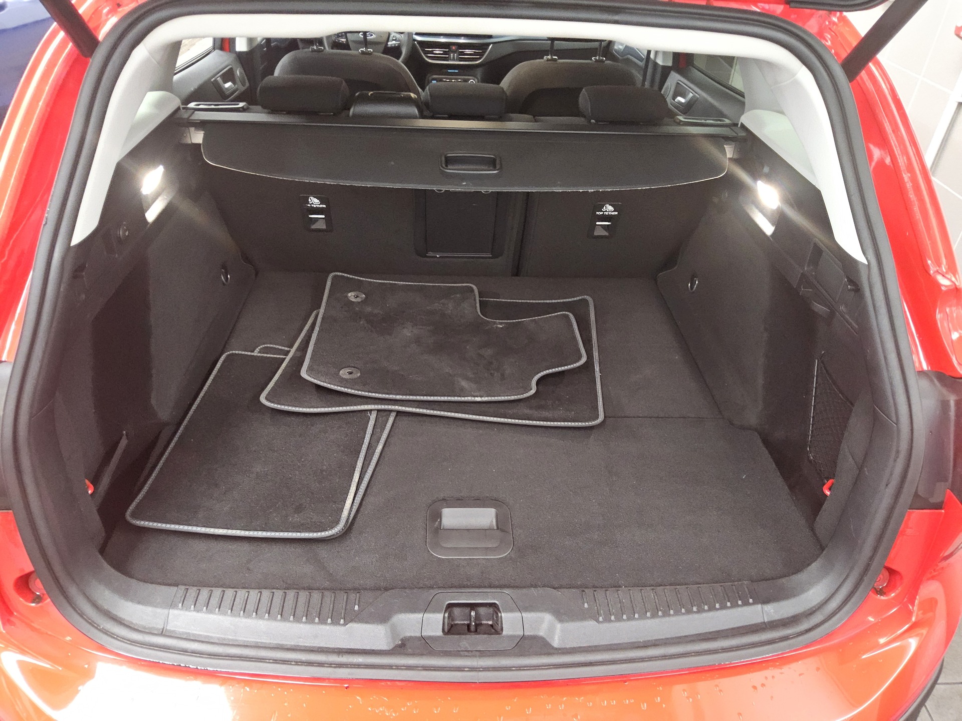 Ford Focus Turnier 1.5 EB Active Navi LED HuD B&O 12