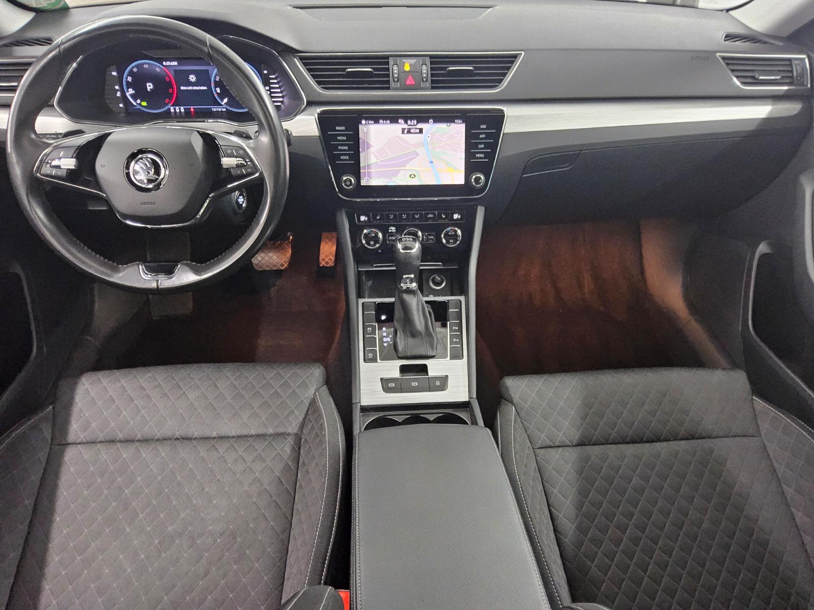 Skoda Superb Kombi 2.0 TDI Ambition Navi LED Pano vc 5