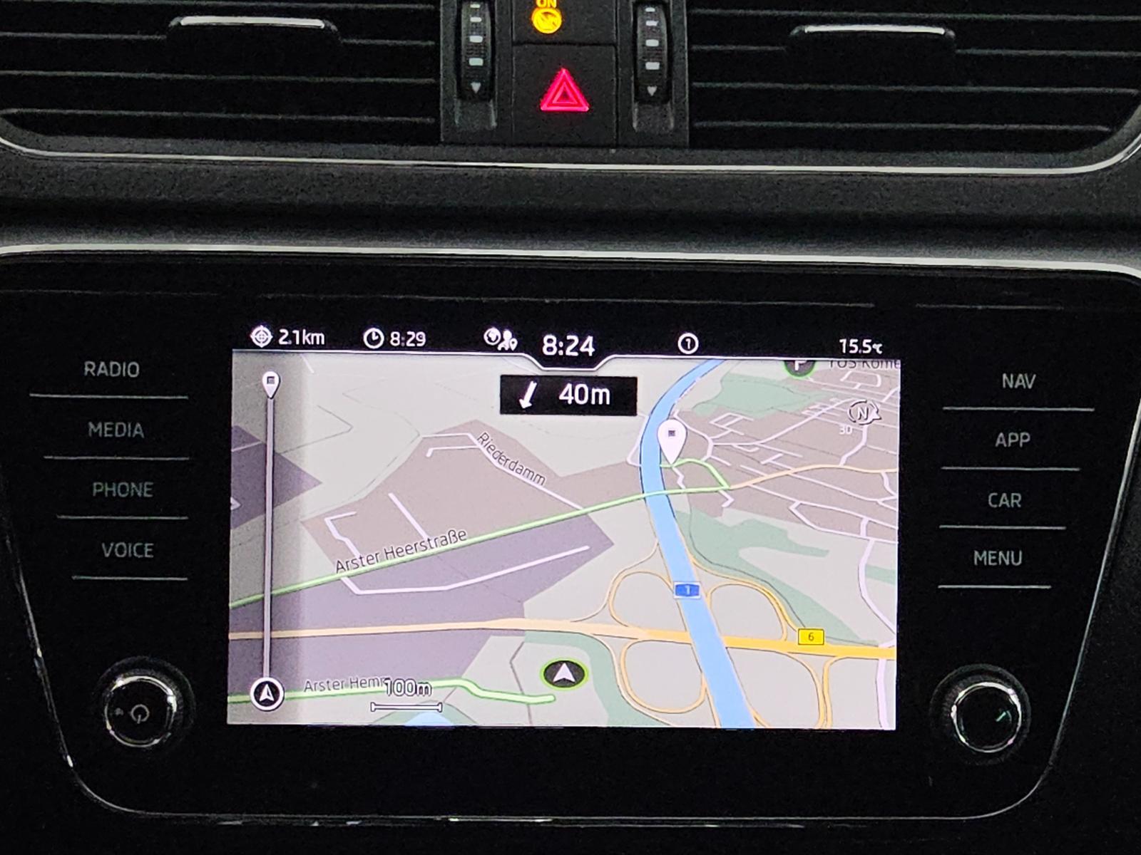 Skoda Superb Kombi 2.0 TDI Ambition Navi LED Pano vc 7