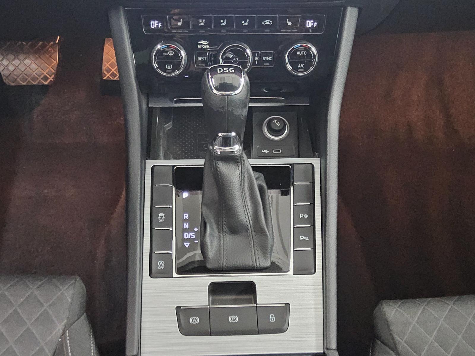 Skoda Superb Kombi 2.0 TDI Ambition Navi LED Pano vc 6