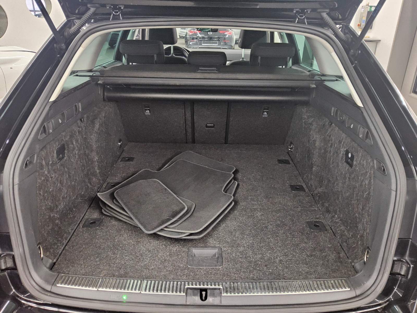 Skoda Superb Kombi 2.0 TDI Ambition Navi LED Pano vc 13