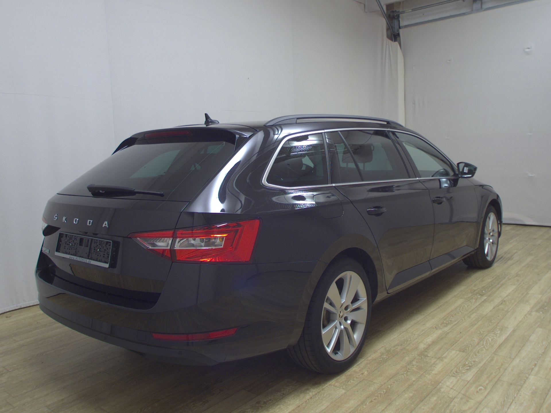 Skoda Superb Kombi 2.0 TDI Ambition Navi LED Pano vc 4