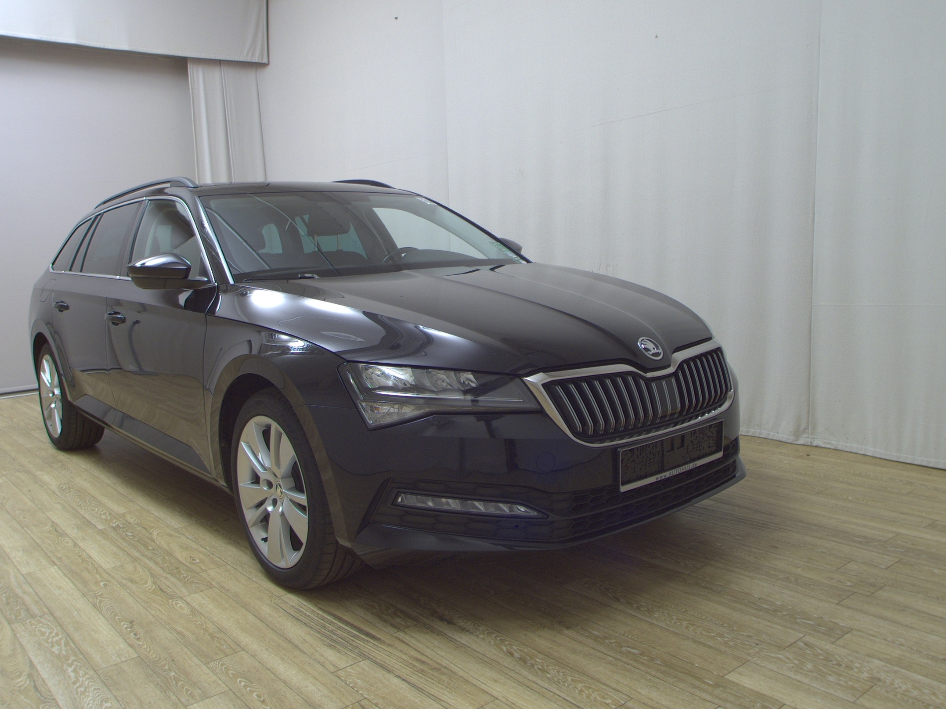 Skoda Superb Kombi 2.0 TDI Ambition Navi LED Pano vc 3