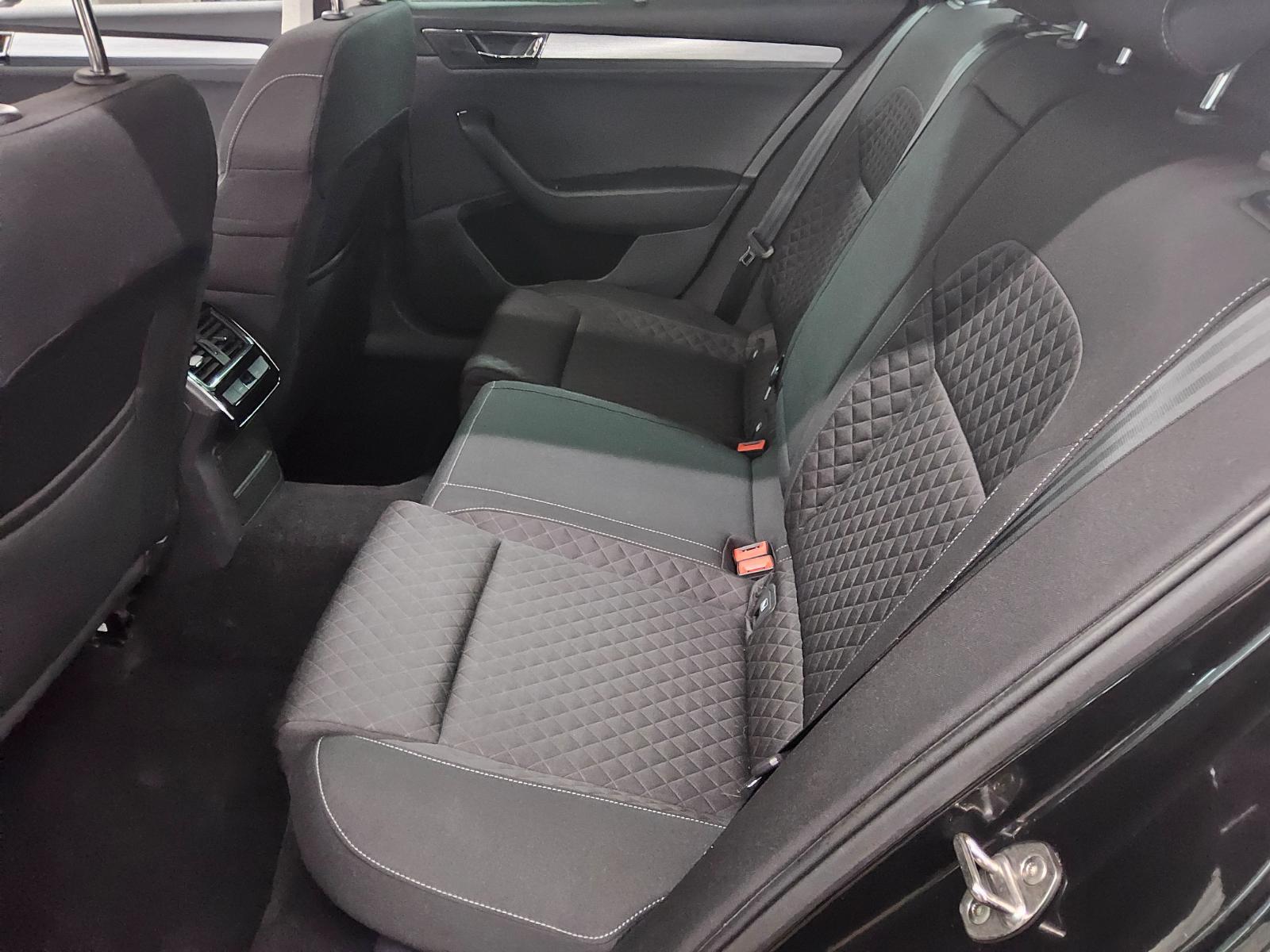 Skoda Superb Kombi 2.0 TDI Ambition Navi LED Pano vc 14