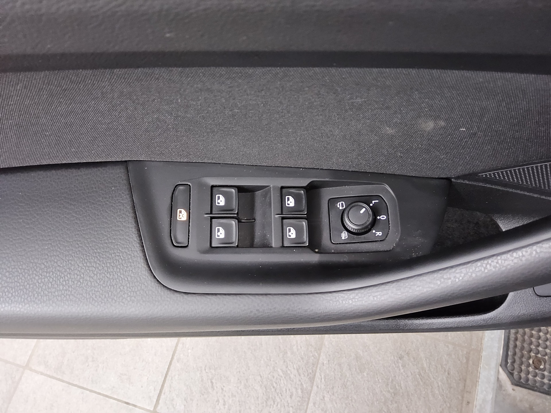 Volkswagen Passat Var. 2.0 TDI Business Navi AID Pano RFK 10