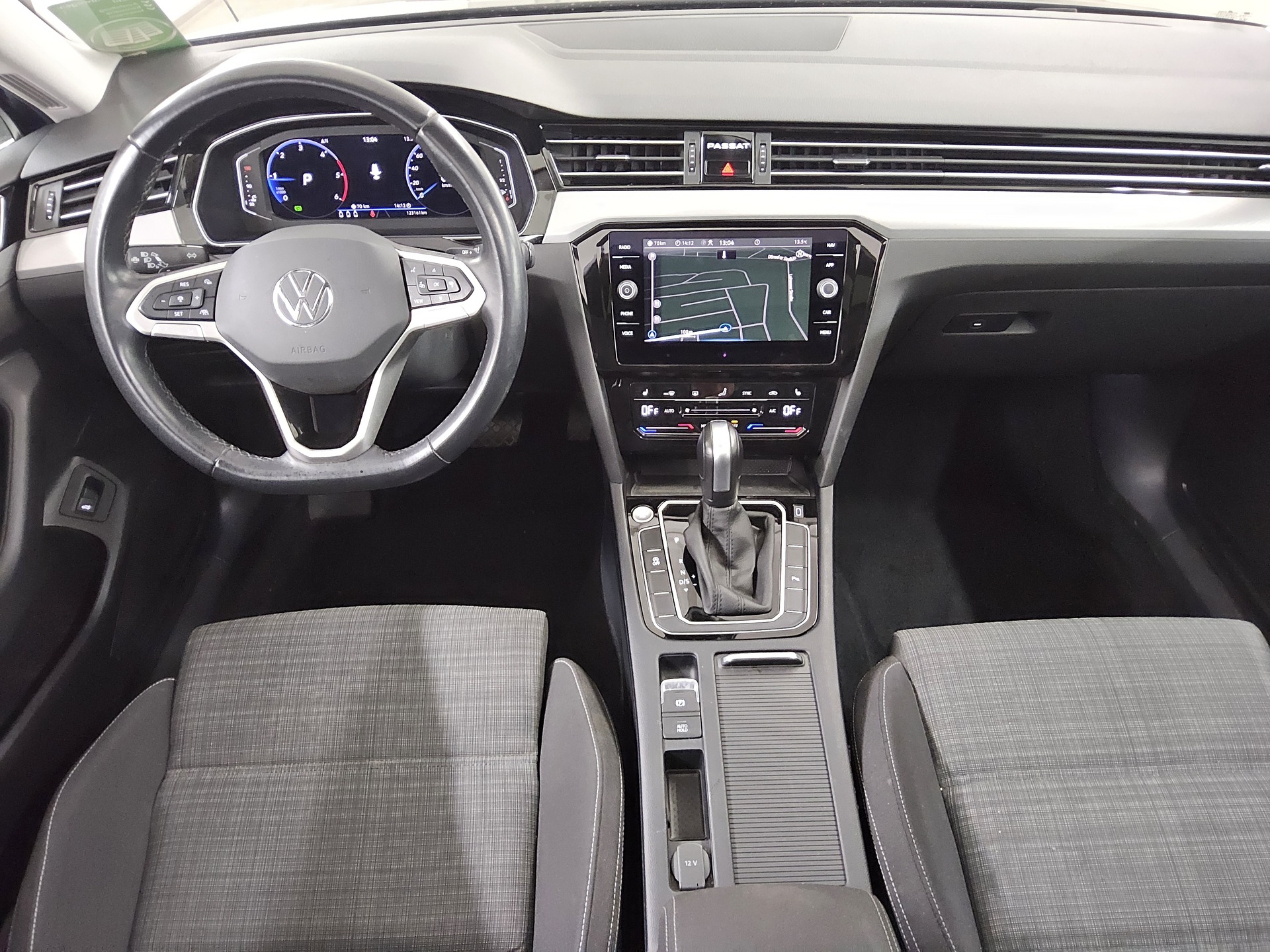 Volkswagen Passat Var. 2.0 TDI Business Navi AID Pano RFK 5