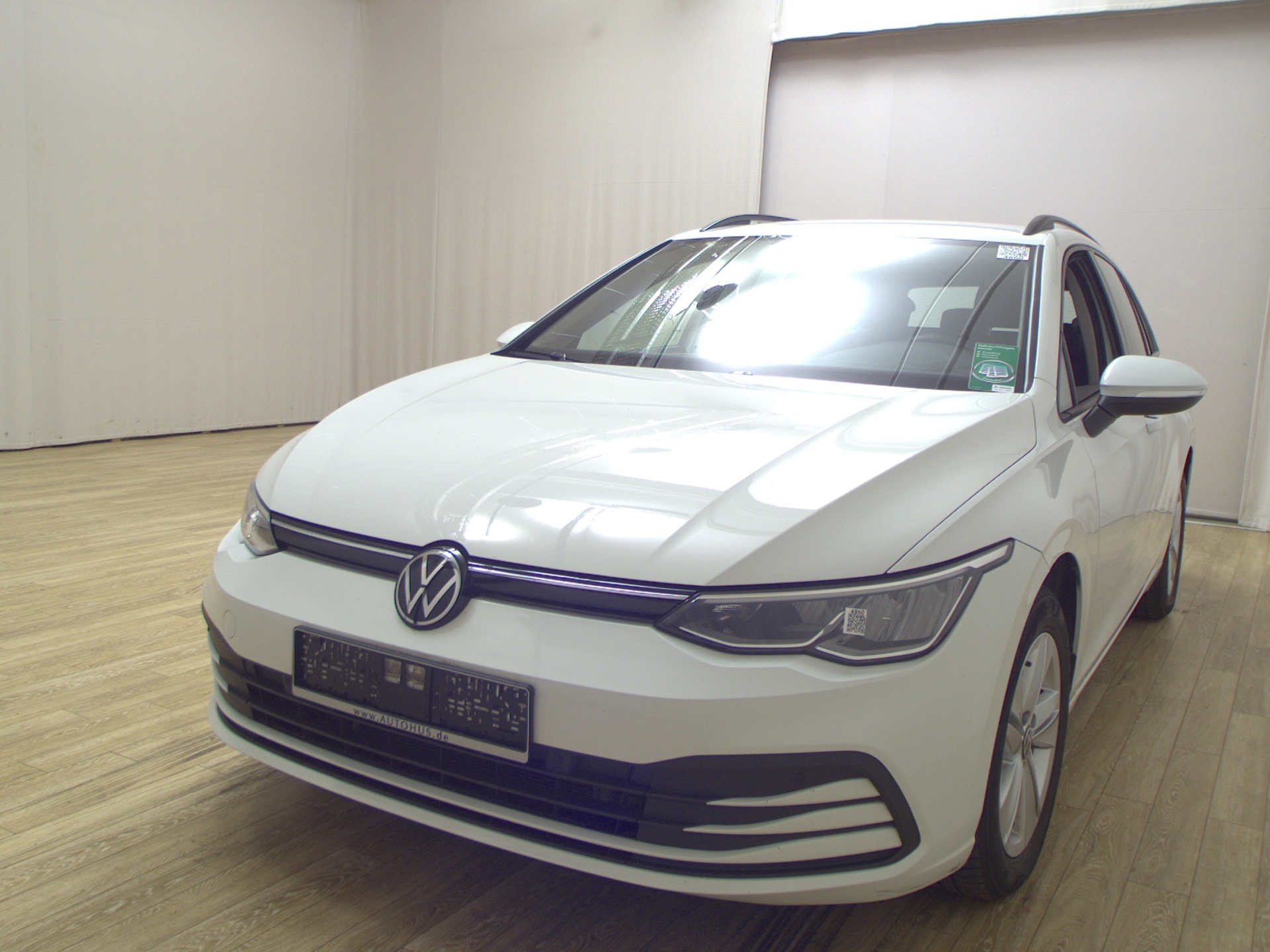 Volkswagen Golf-8 Var. 2.0 TDI Life Navi LED AID ACC Shz 2