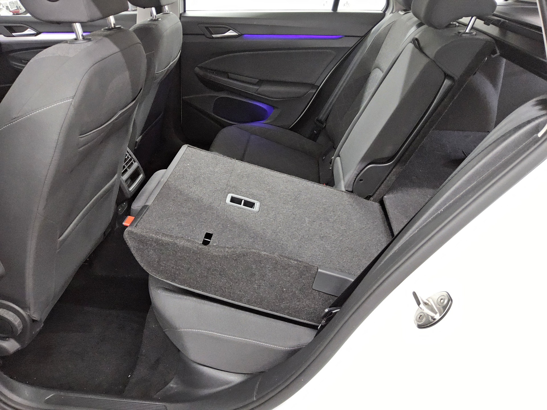 Volkswagen Golf-8 Var. 2.0 TDI Life Navi LED AID ACC Shz 13