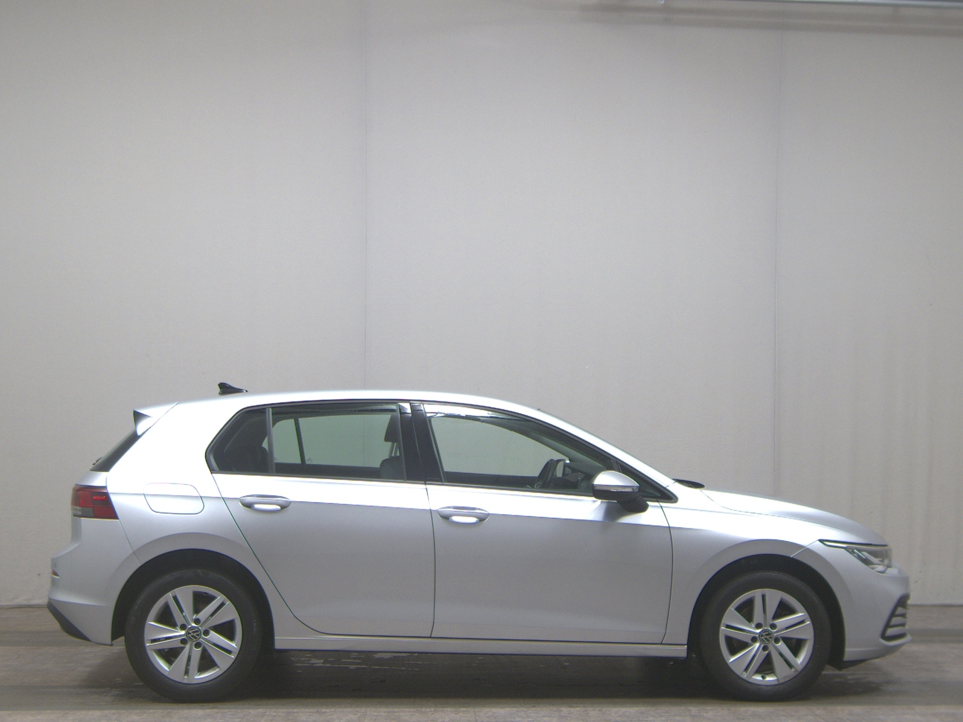 Volkswagen Golf-8 2.0 TDI Life Navi LED AID ACC PDC Shz