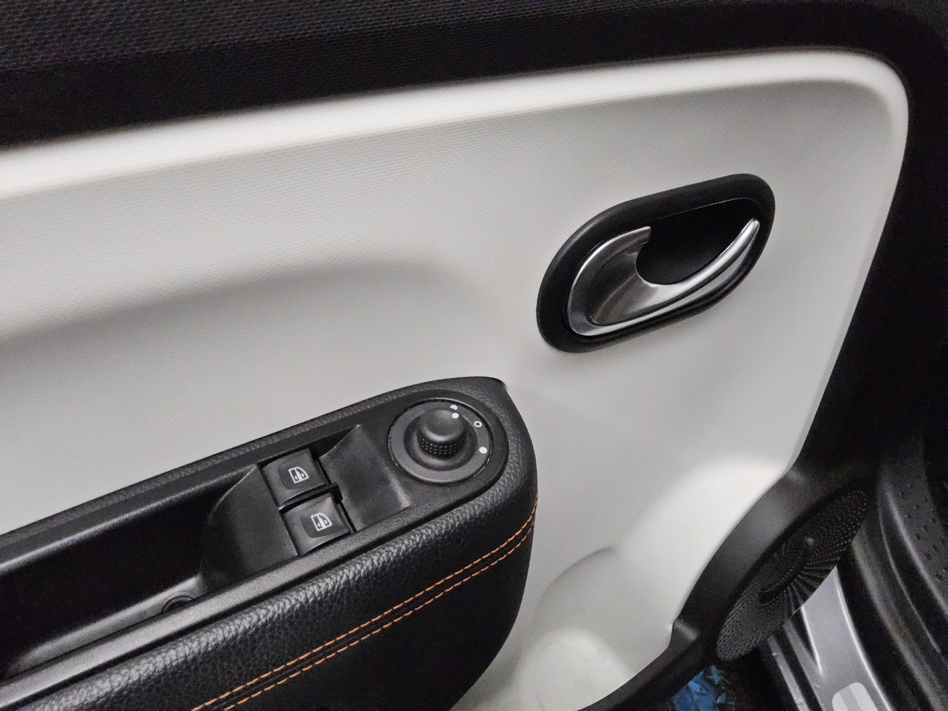 Renault Twingo Electric Vibes T-Leder Navi RfK 9