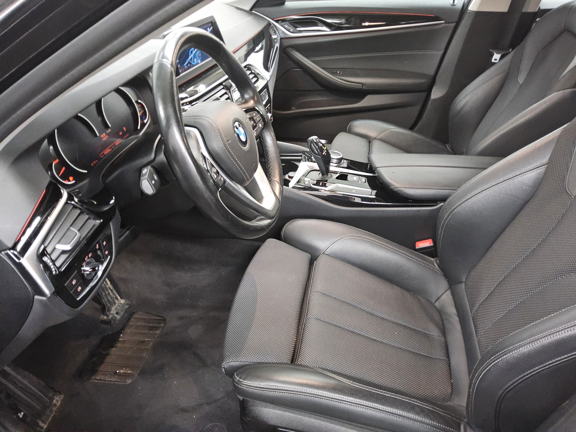 BMW 520dA Touring Sport-Line Navi LED Kamera Ahk 8