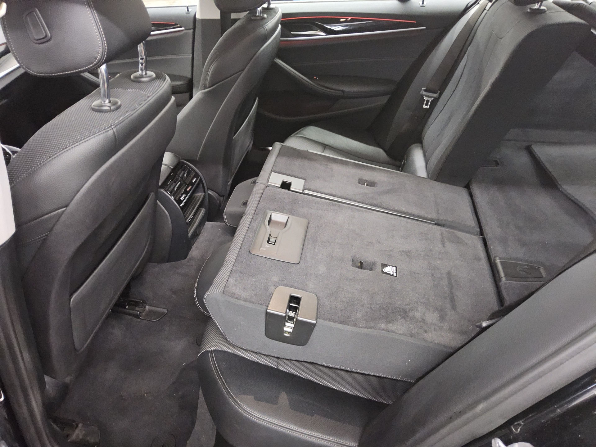 BMW 520dA Touring Sport-Line Navi LED Kamera Ahk 12