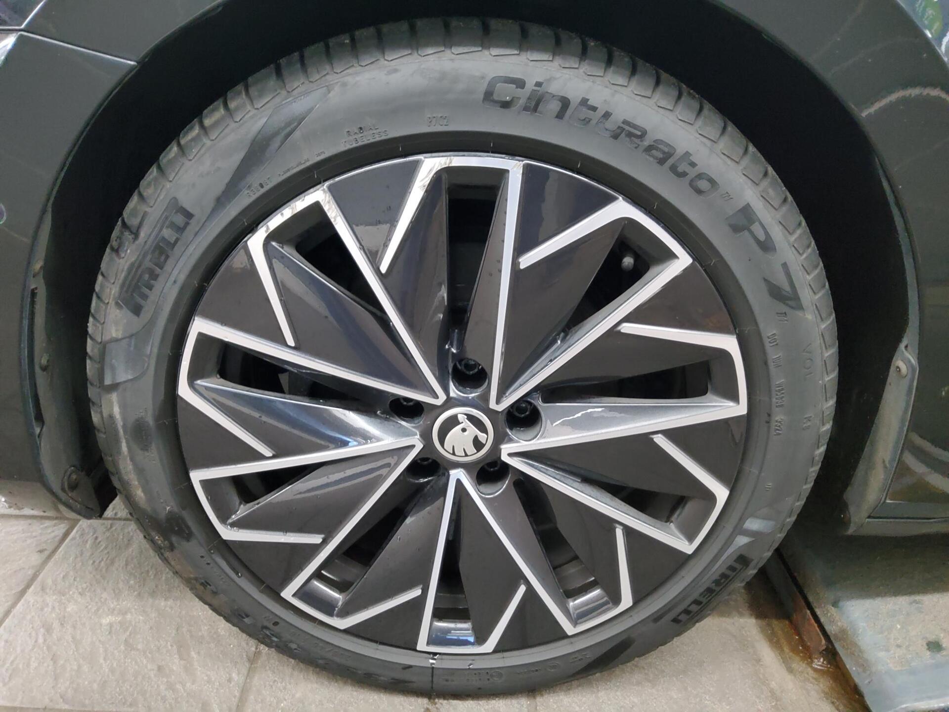 Skoda Superb Kombi 1.4 TSI iV L&K Navi LED Canton vc 11