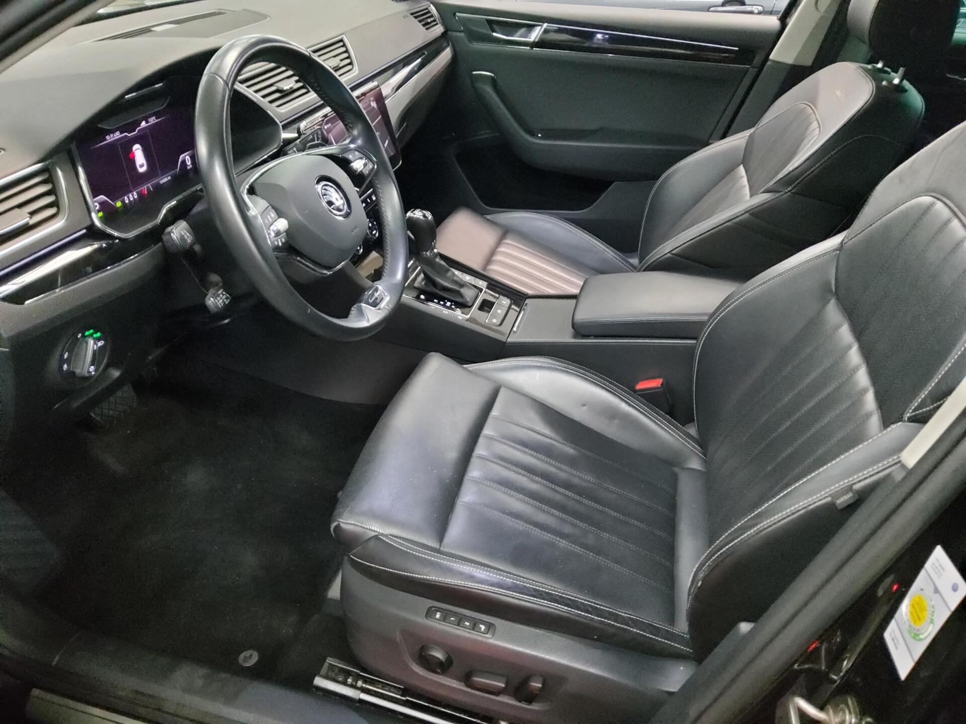 Skoda Superb Kombi 1.4 TSI iV L&K Navi LED Canton vc 9