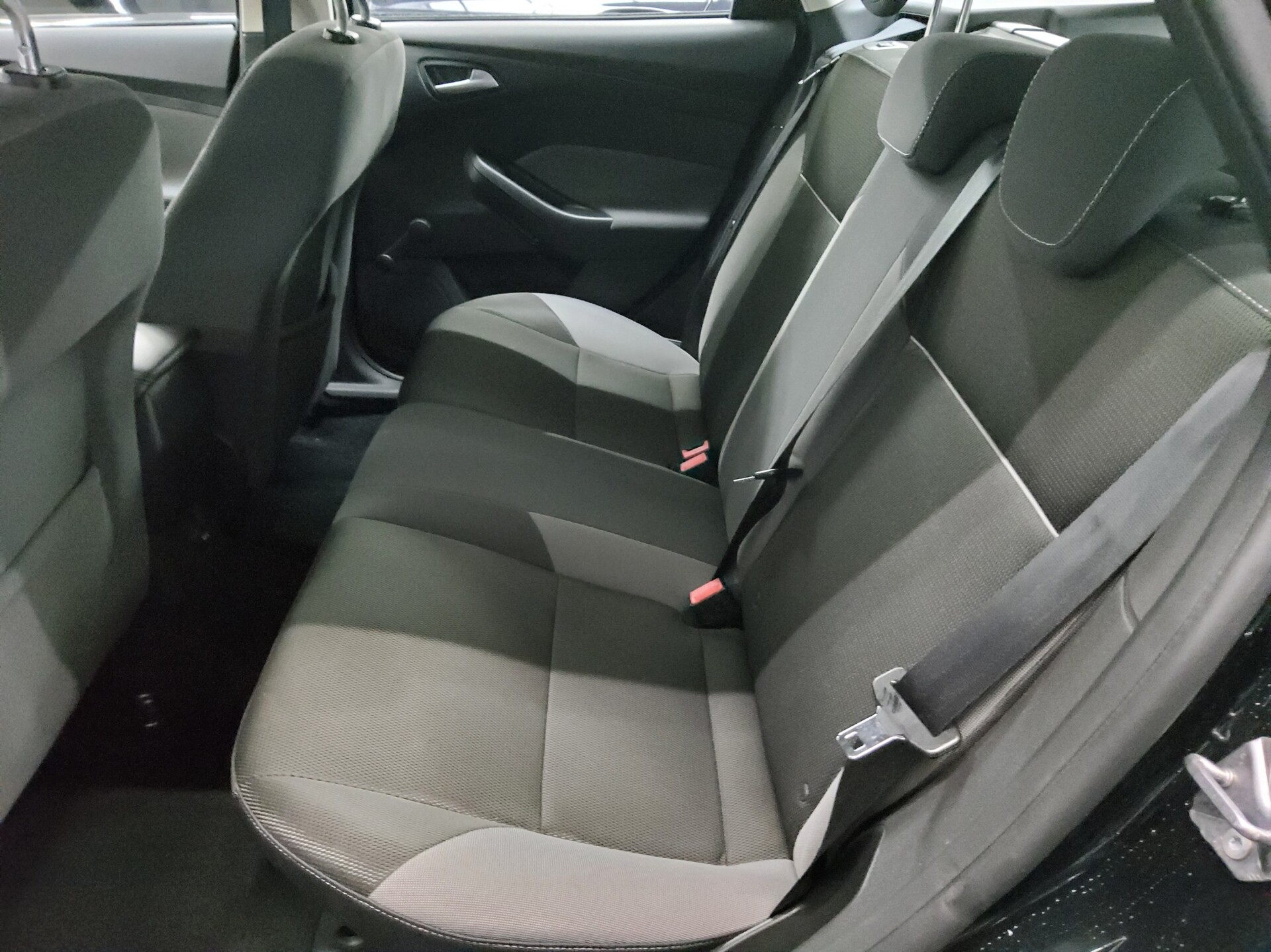 Ford Focus Turnier 1.6 TDCi Trend Navi Shz PDC 13