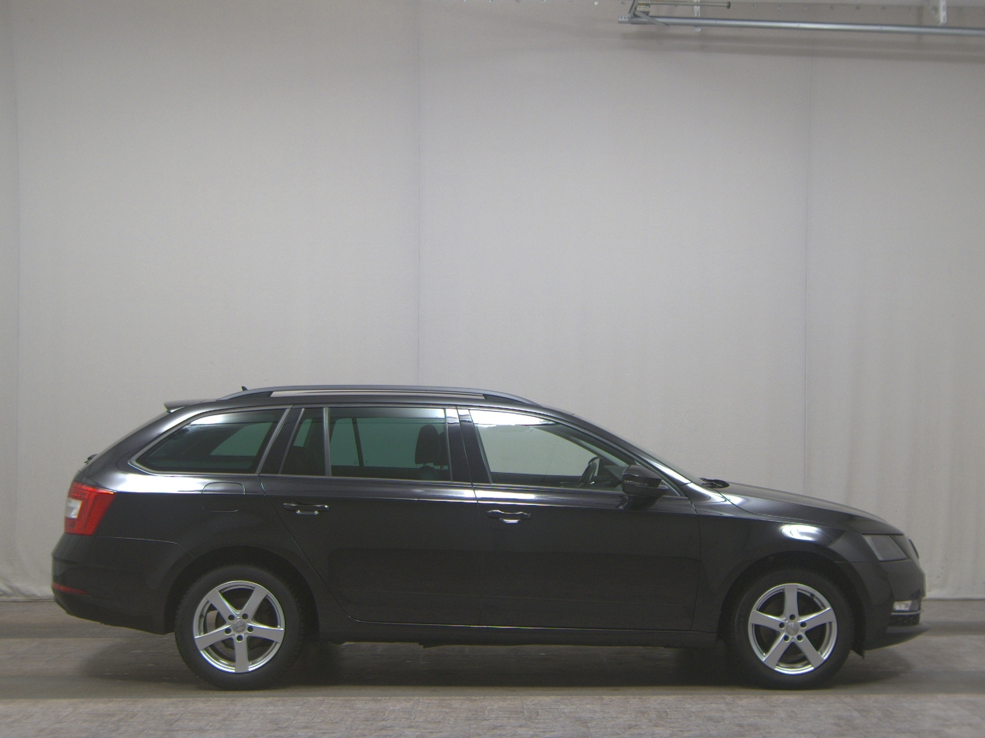 Skoda Octavia Kombi 2.0 TDI Style Navi Shz PDC AHK