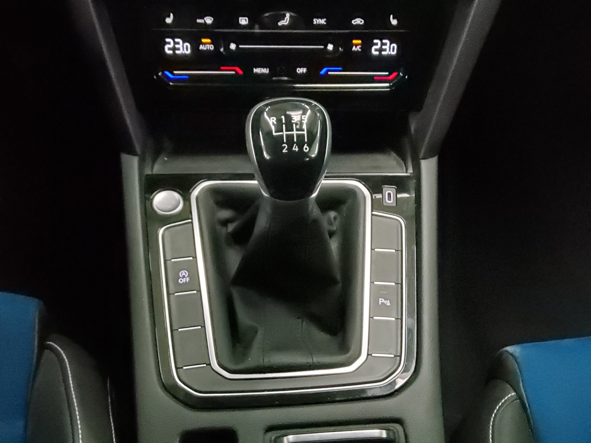 Volkswagen Passat Var. 2.0 TDI R-Line T-Leder Navi IQ.Light 6