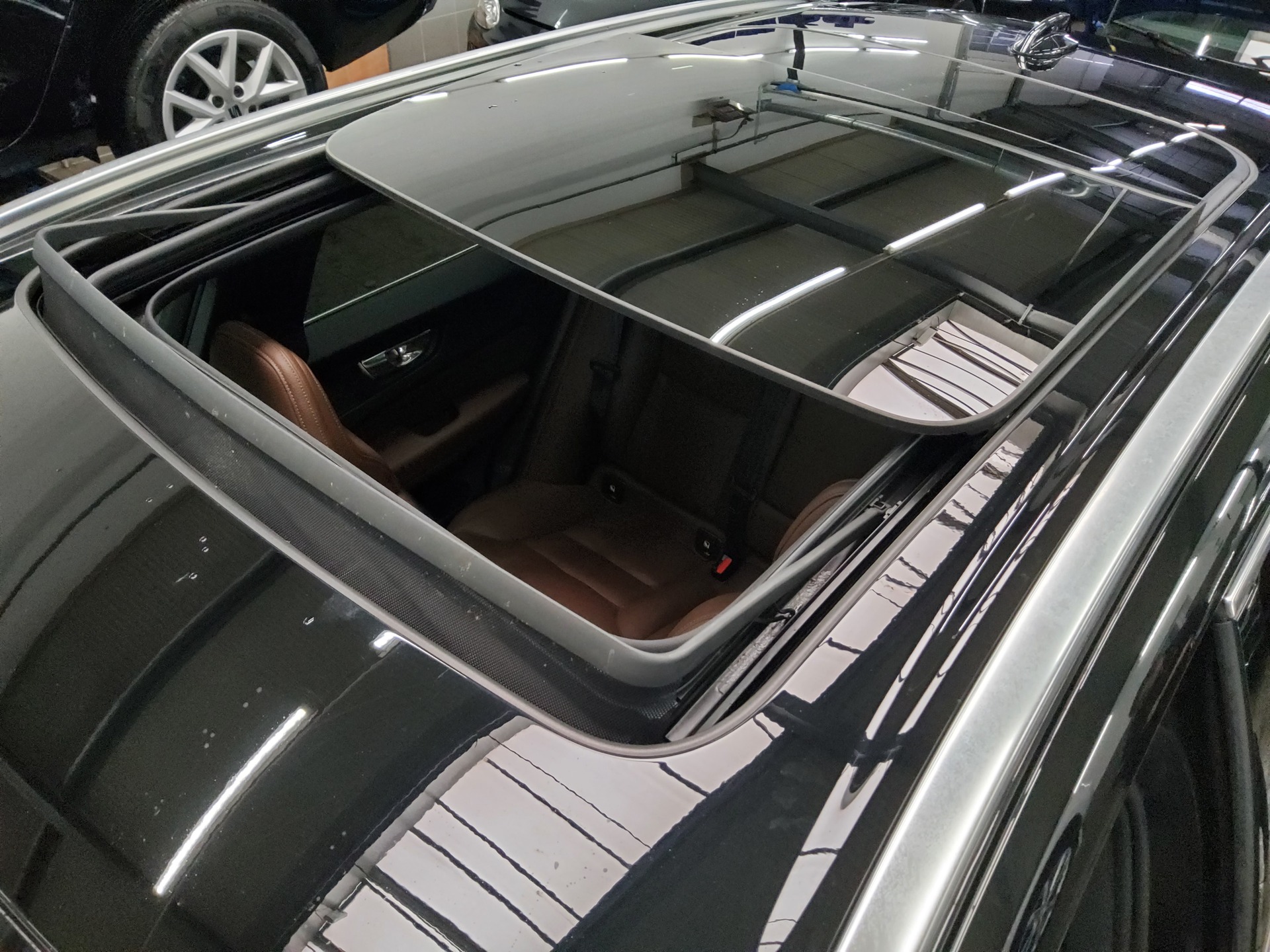 Volvo XC60 B4 Momentum Pro Navi LED Pano 360° H-K AHK 13