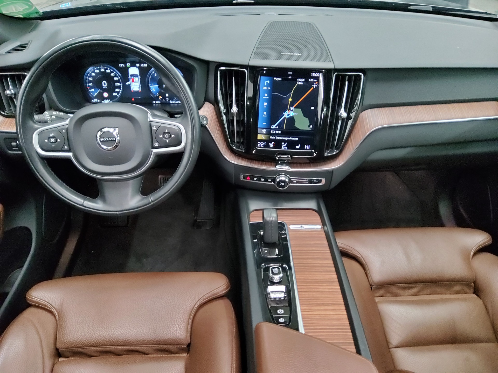 Volvo XC60 B4 Momentum Pro Navi LED Pano 360° H-K AHK 5