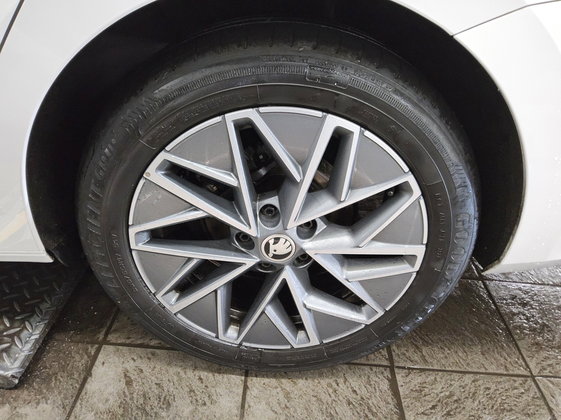 Skoda Octavia Kombi 2.0 TDI Tour Navi LED+ vc AHK RFK 11