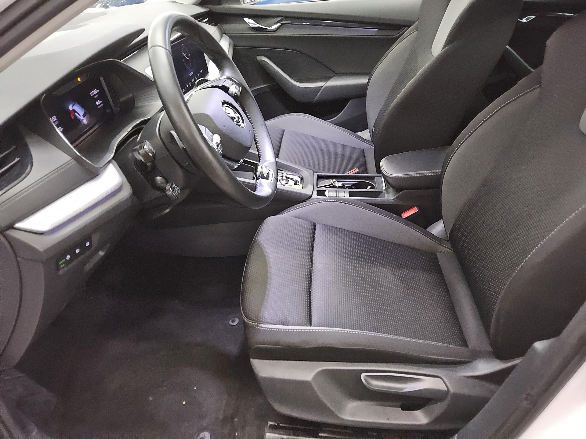 Skoda Octavia Kombi 2.0 TDI Tour Navi LED+ vc AHK RFK 9