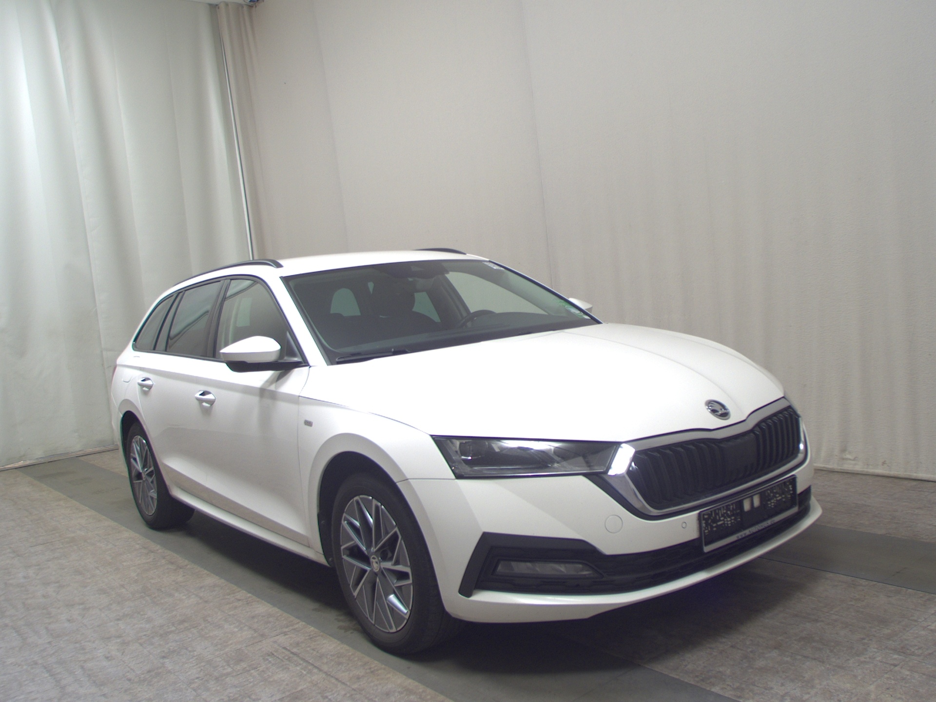 Skoda Octavia Kombi 2.0 TDI Tour Navi LED+ vc AHK RFK 3