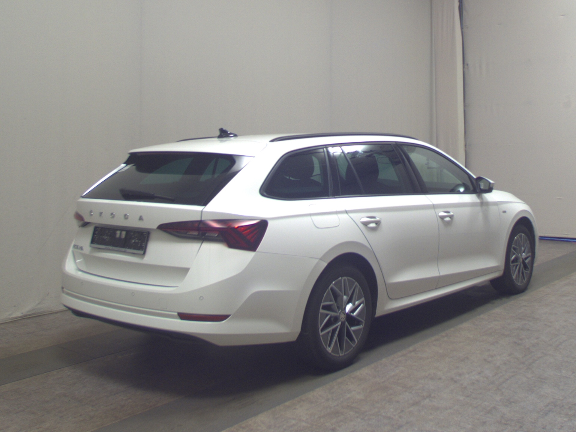 Skoda Octavia Kombi 2.0 TDI Tour Navi LED+ vc AHK RFK 4