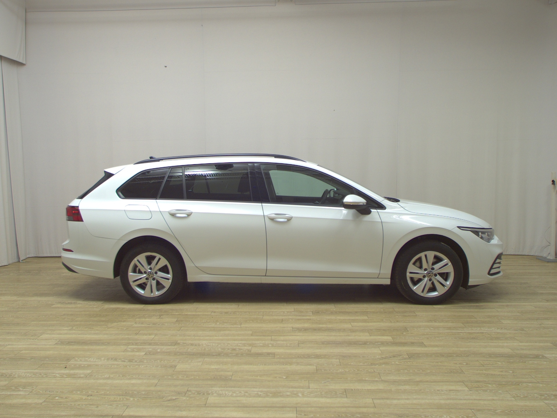 Volkswagen Golf-8 Var. 2.0 TDI Life Navi LED+ AID ACC PDC