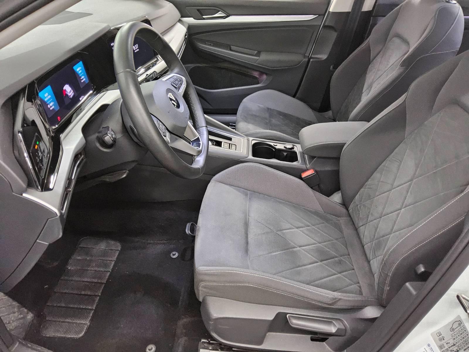 Volkswagen Golf-8 Var. 2.0 TDI Life Navi LED+ AID ACC PDC 9