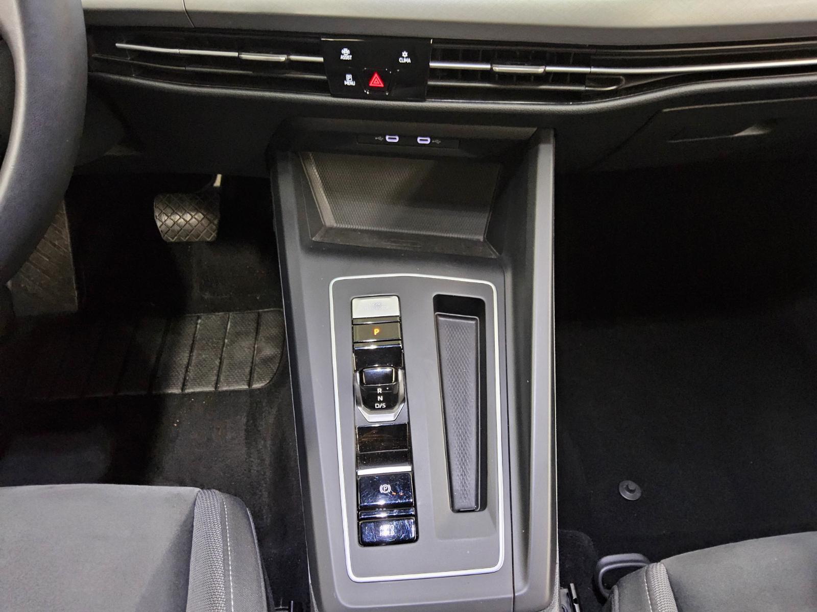 Volkswagen Golf-8 Var. 2.0 TDI Life Navi LED+ AID ACC PDC 6