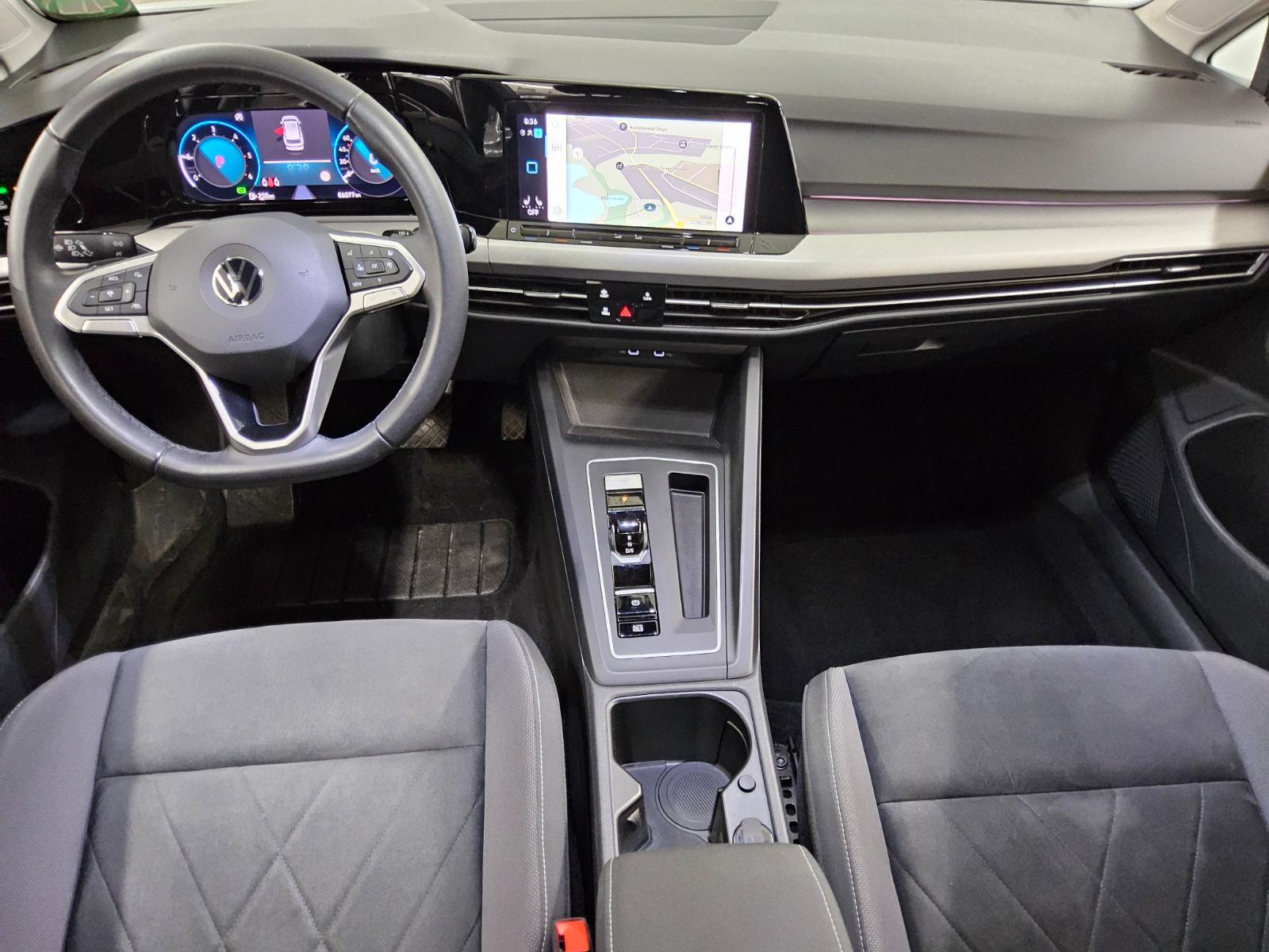 Volkswagen Golf-8 Var. 2.0 TDI Life Navi LED+ AID ACC PDC 5