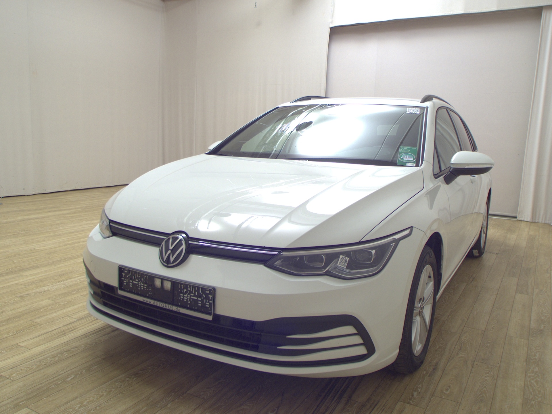 Volkswagen Golf-8 Var. 2.0 TDI Life Navi LED+ AID ACC PDC 2